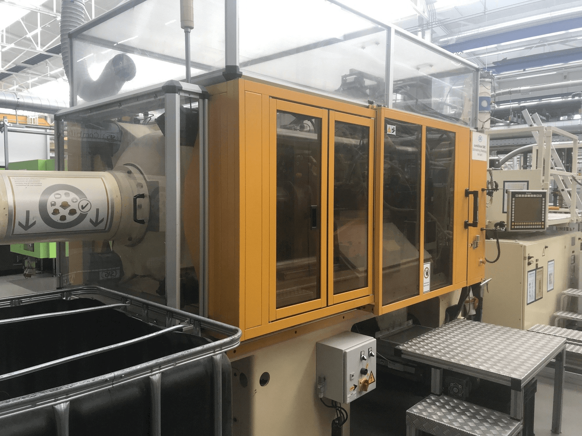 Front view of Husky H225 RS 45/38 machine