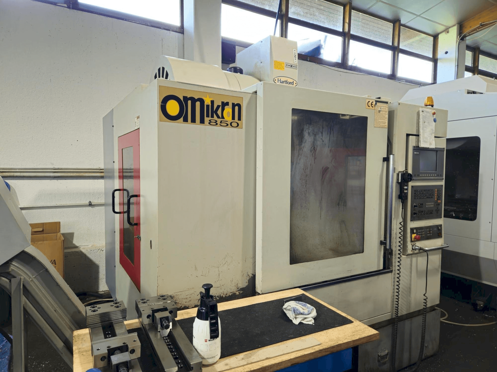 Front view of Hartford VMC 850AP machine