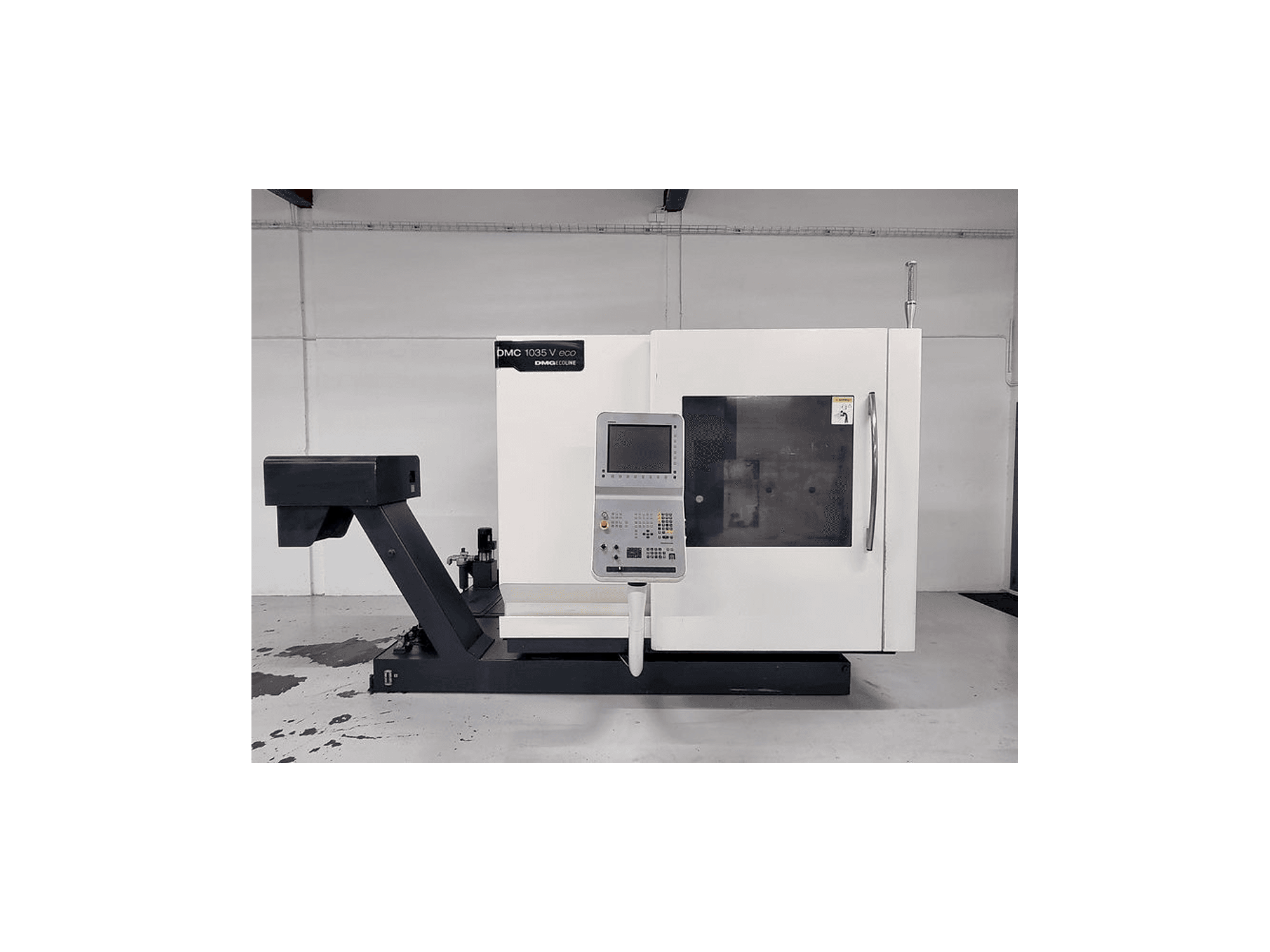 Front view of DMG MORI DMC 1035 V eco machine