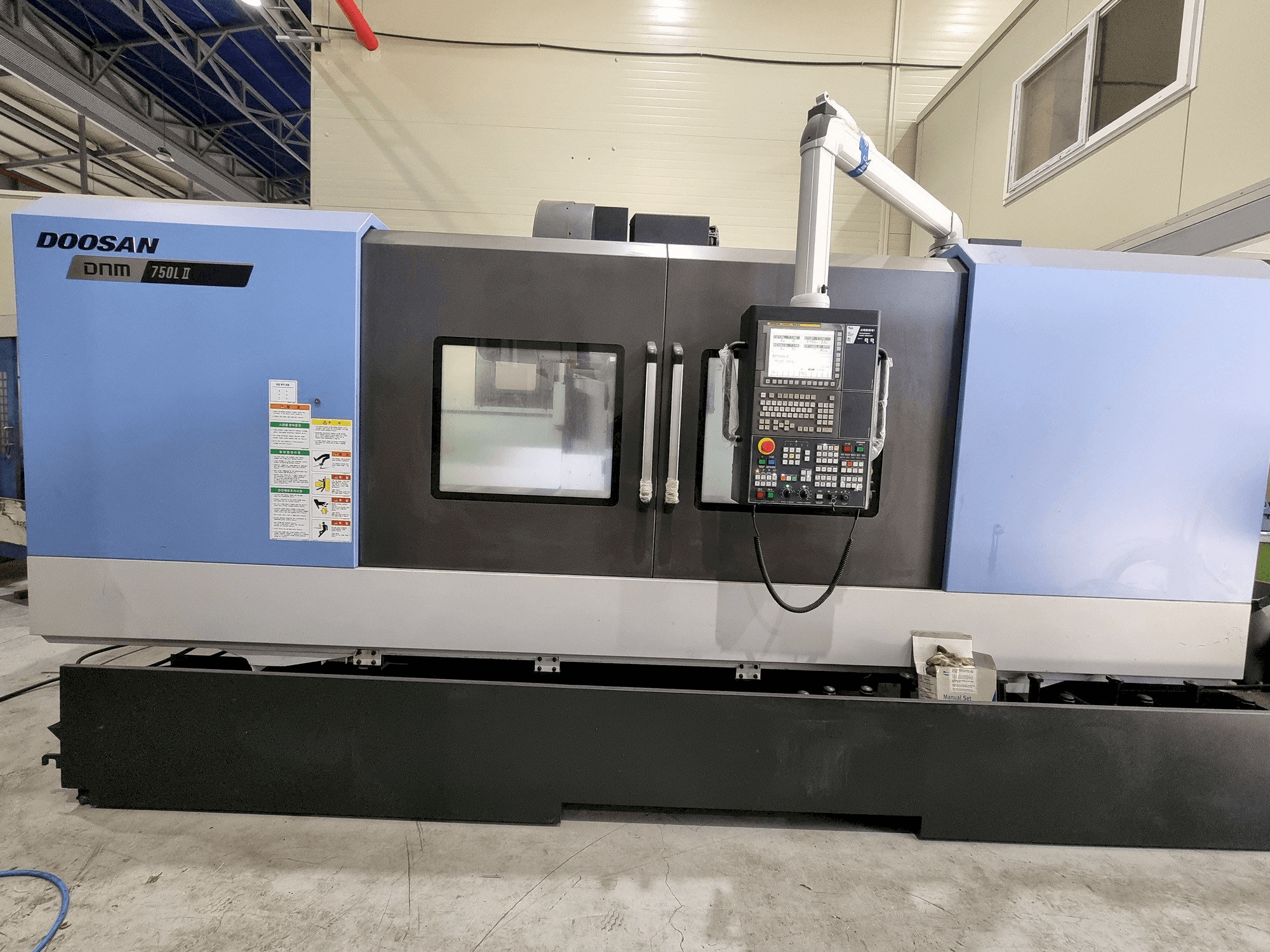 Front view of Doosan DNM 750L II machine