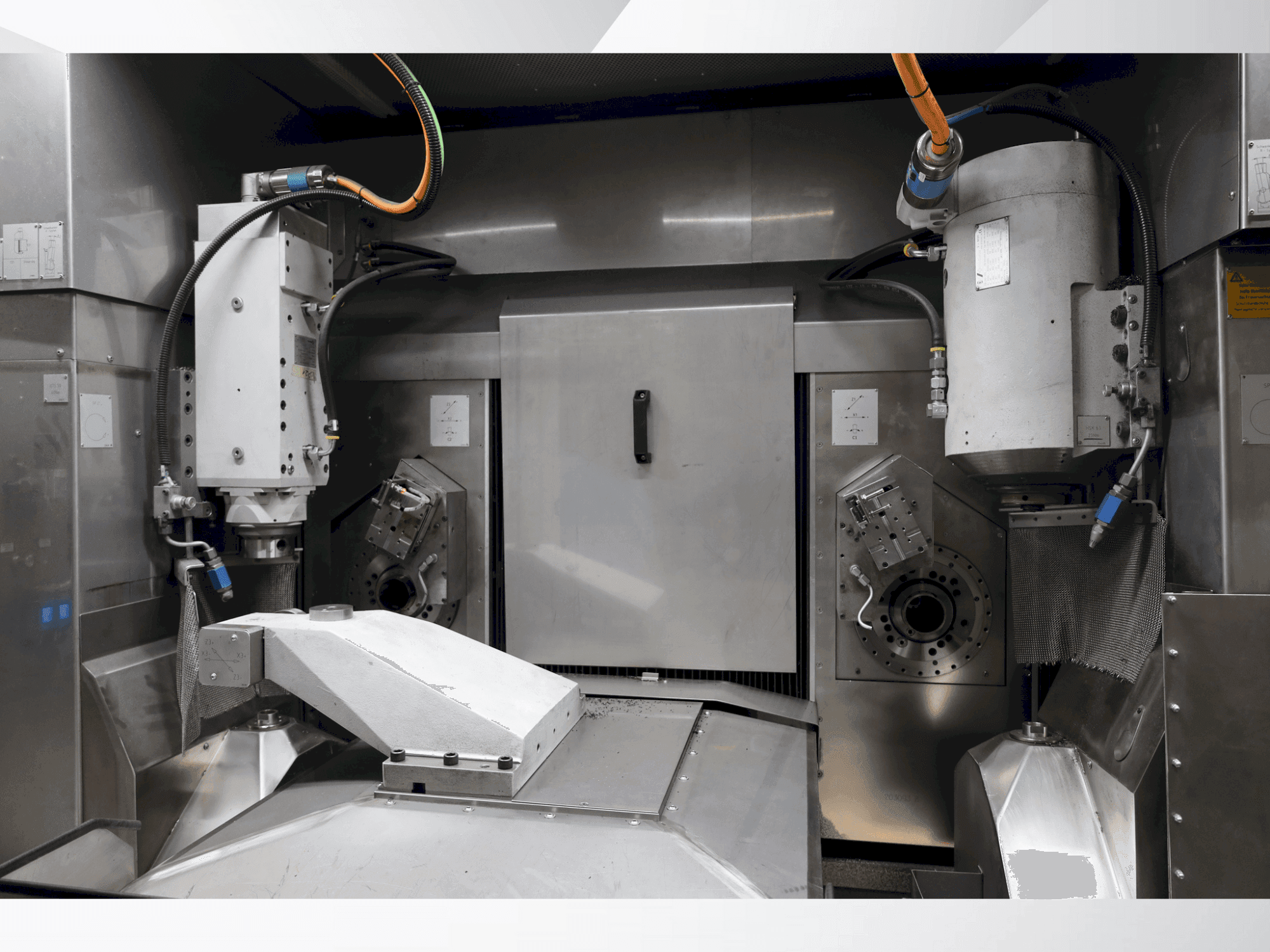 Working room of PROFILATOR DV370-HL-05 machine