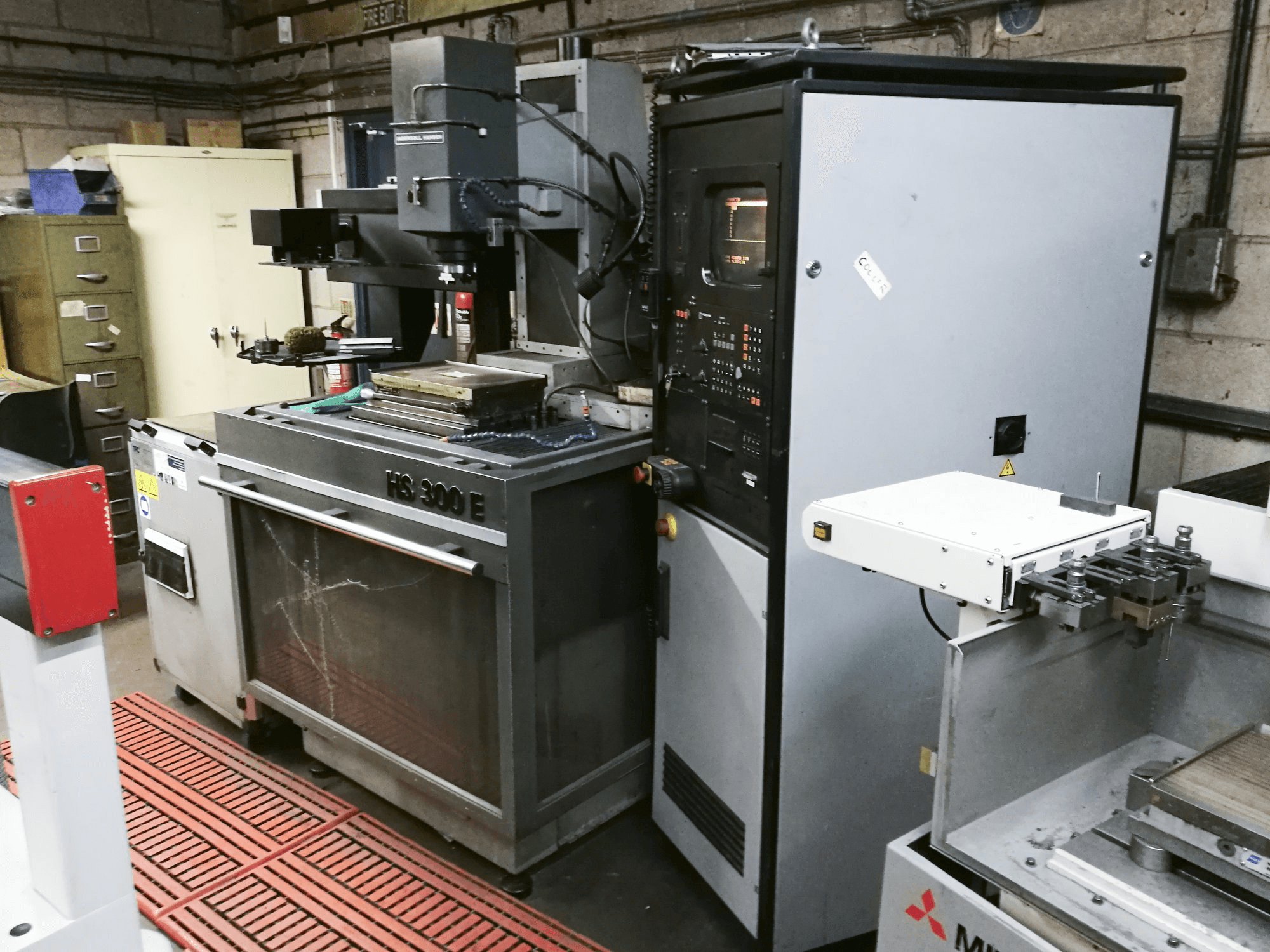 Left view of INGERSOLL HANSEN HS 300 E Machine