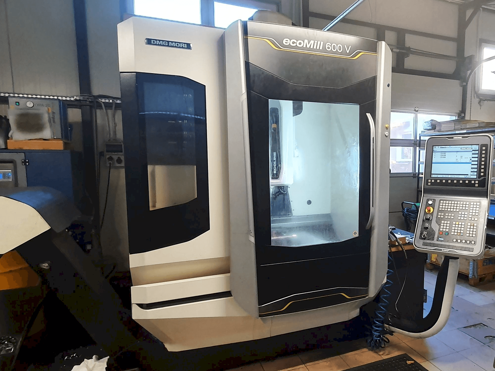 Front view of DMG MORI Ecomill 600 V machine