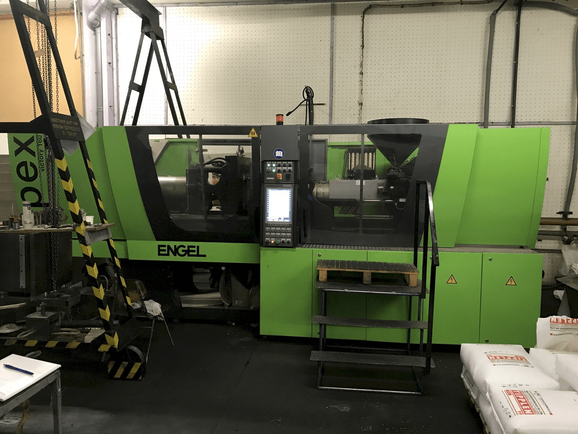 Front view of ENGEL Victory 650/160 Spex machine