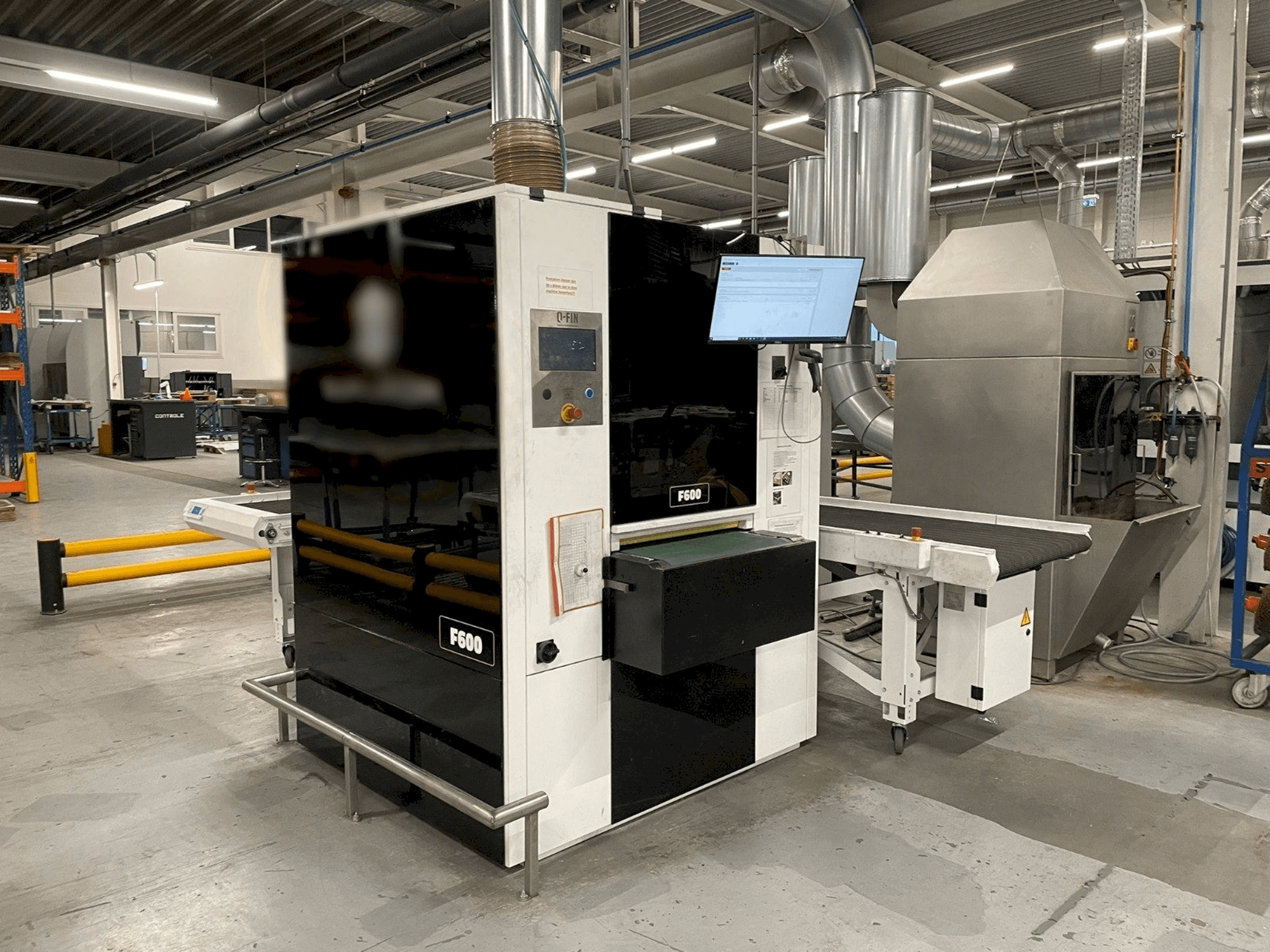 Front view of Q-FIN F600 machine