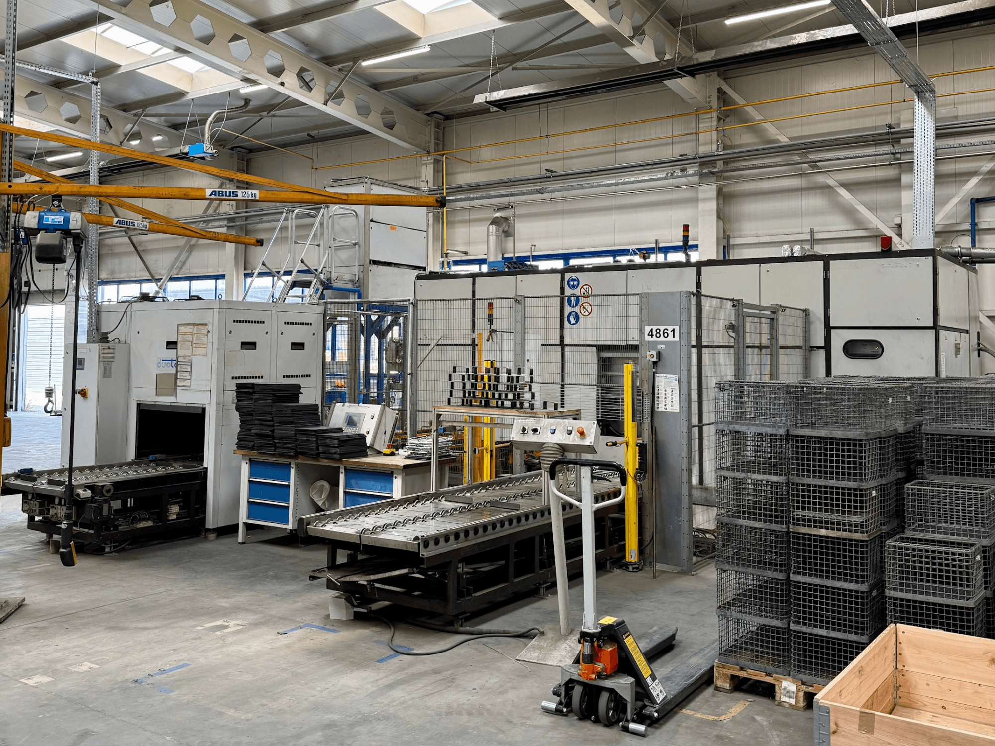 PERO V4/024 – Ex 7031 automation system in workshop; includes conveyor, control panel, and stacked wire containers.