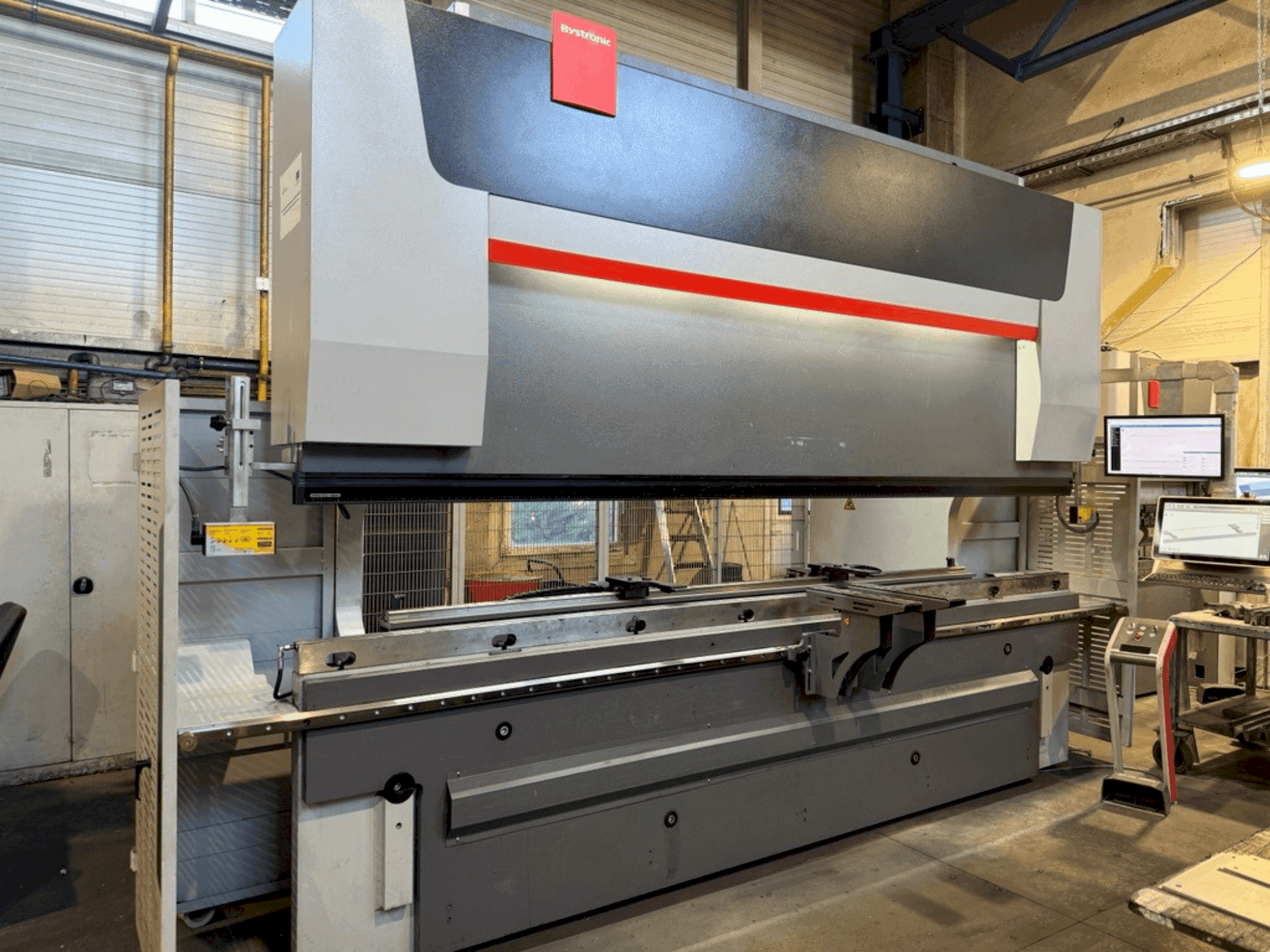 Front view of Bystronic ByBend Smart 300/4100 machine