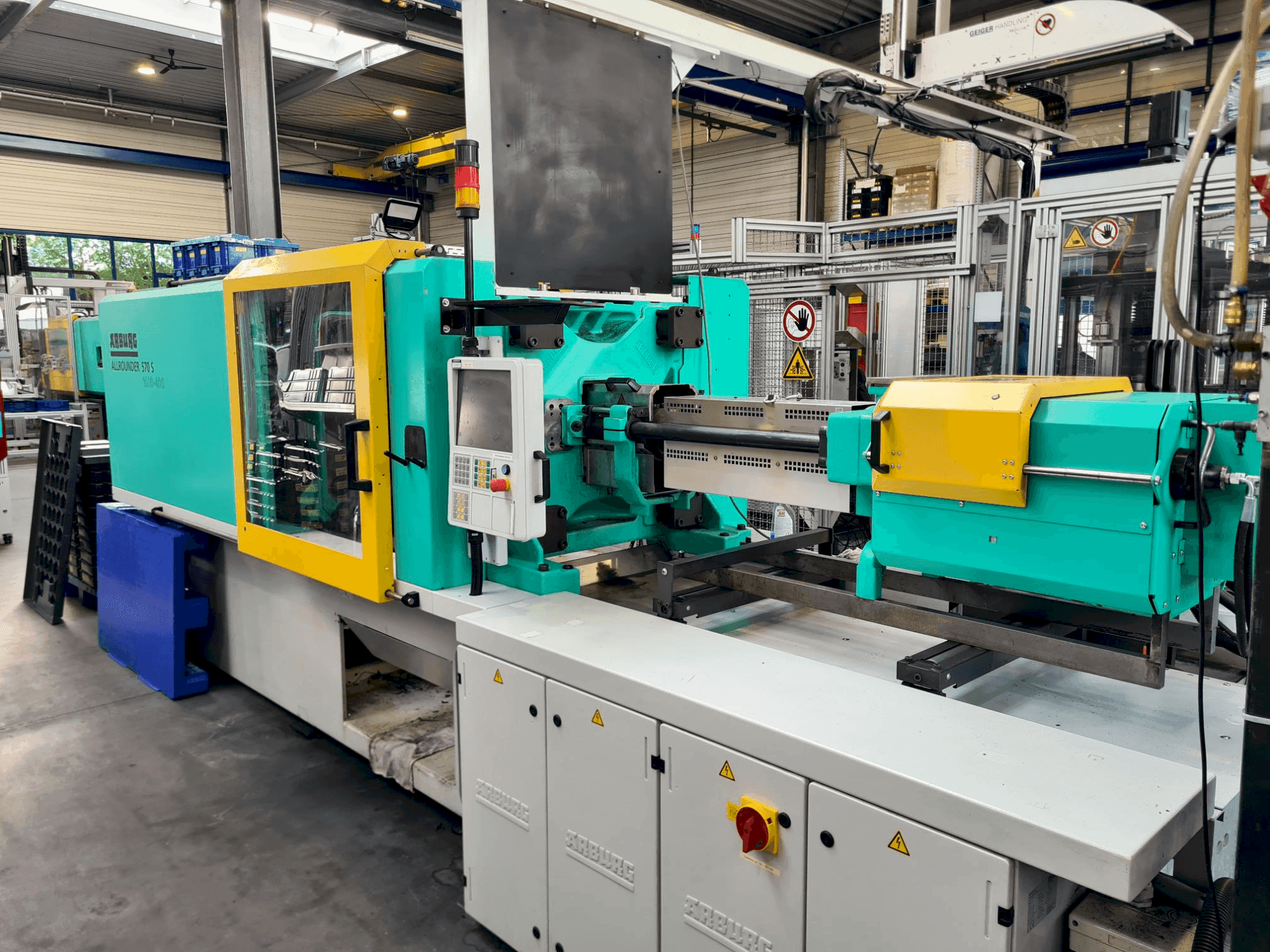 Front view of Arburg Allrounder 570S 1600-400 machine