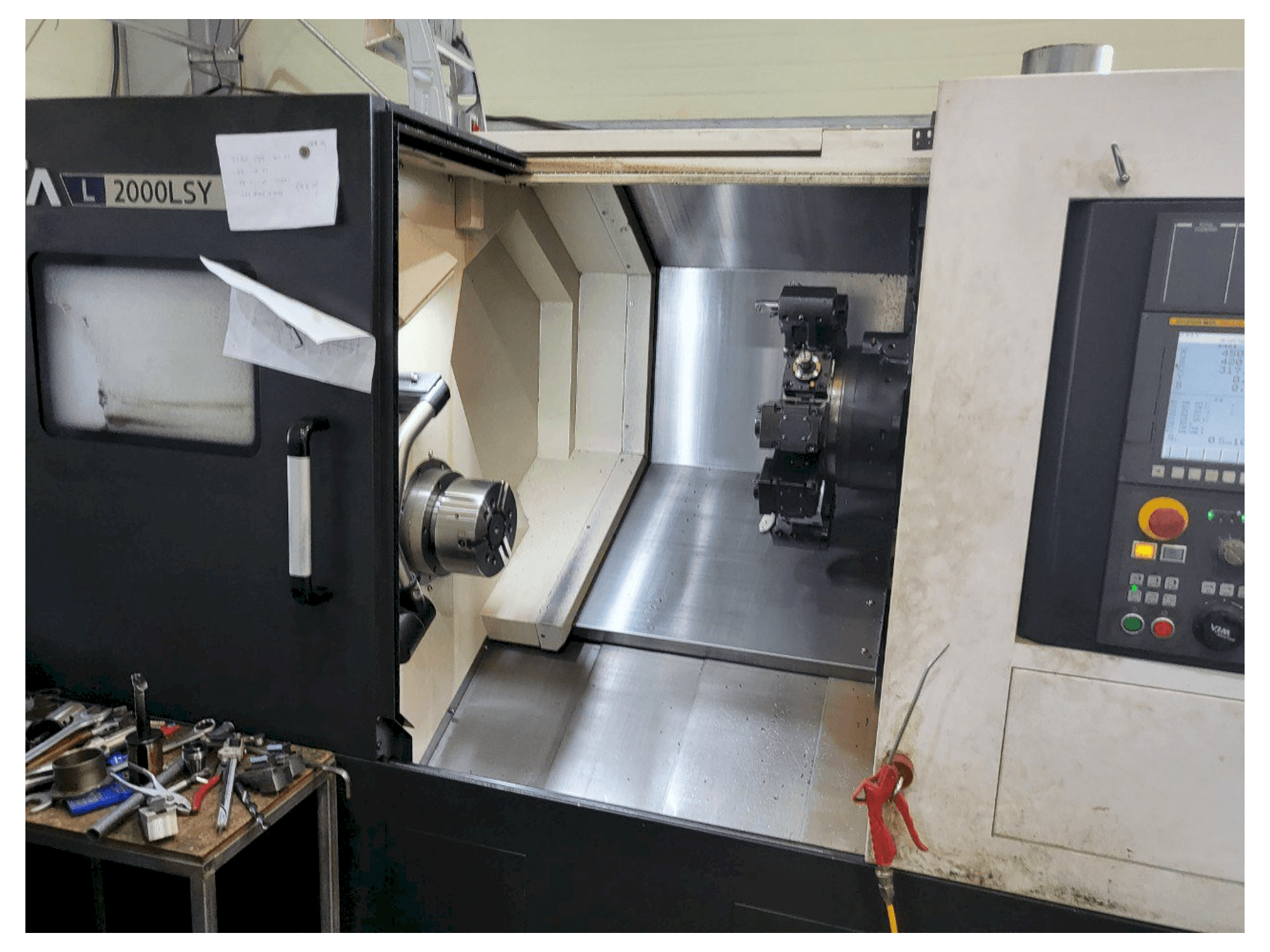 Front view of Hyundai Wia L2000LSY machine