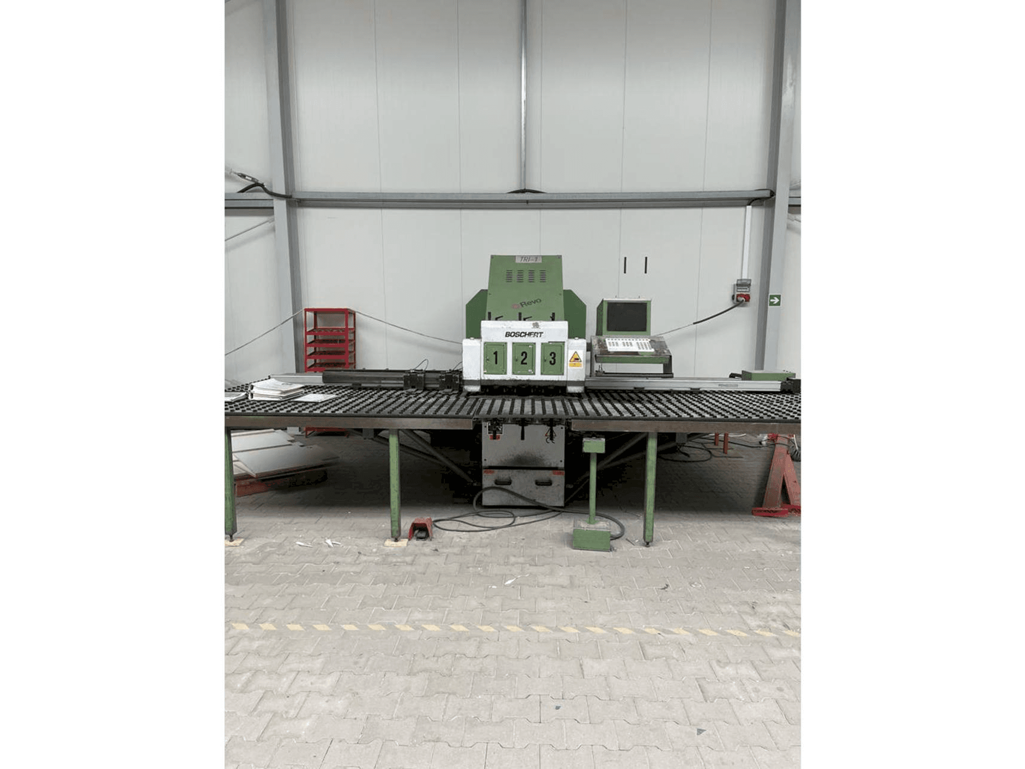 Front view of BOSCHERT TRI 1250 CNC Z machine