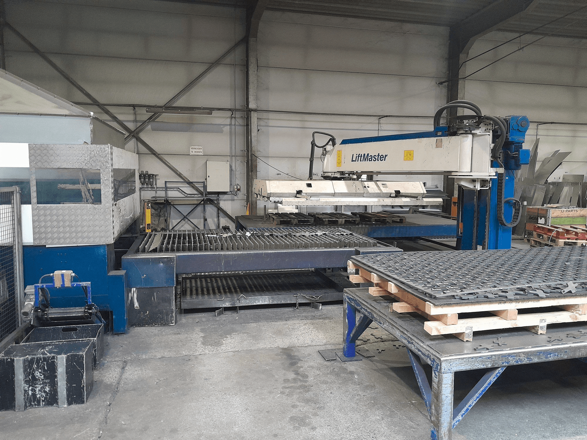 Front view of Trumpf TruLaser 3030+ Liftmaster machine