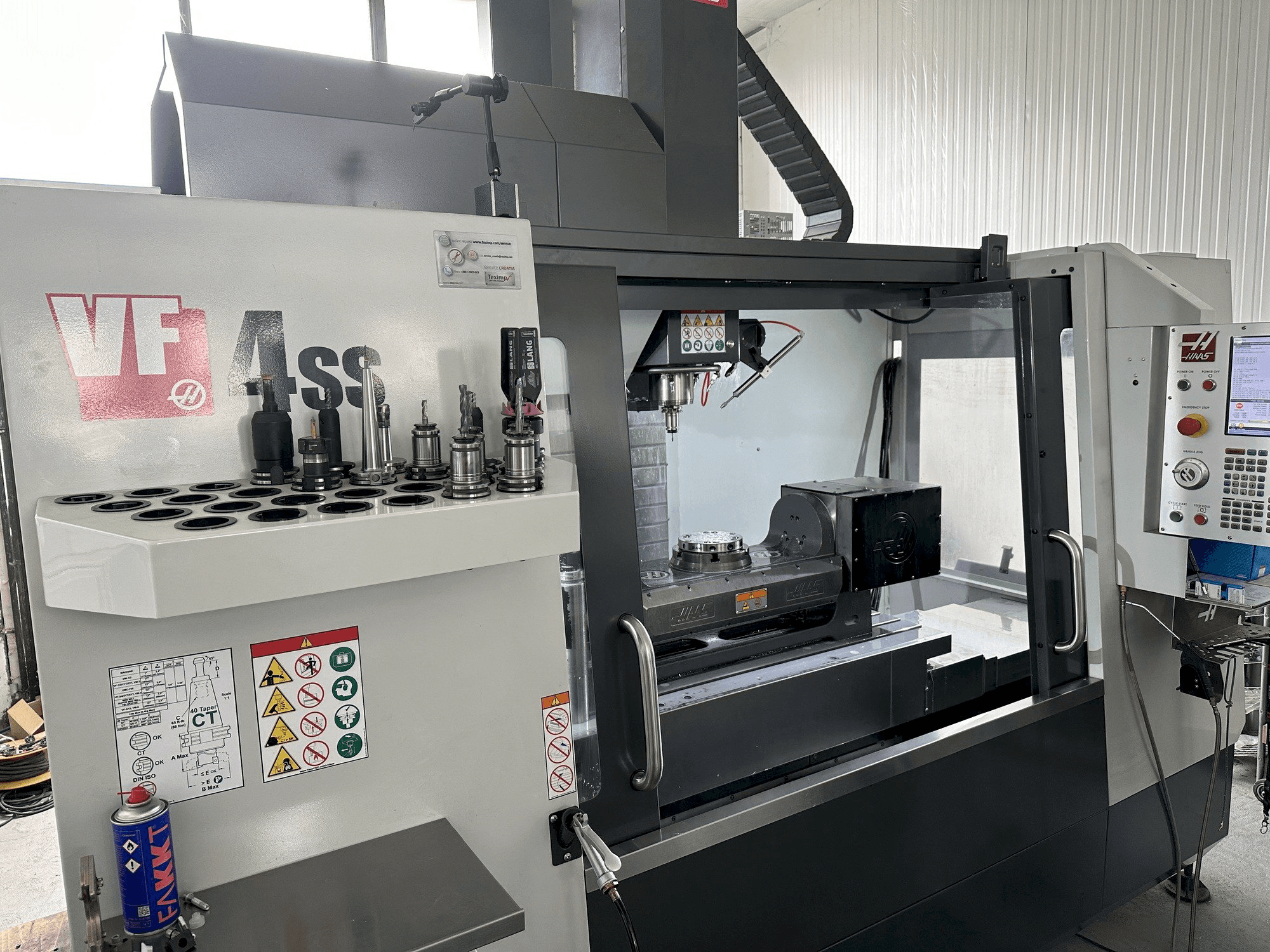 Left view of HAAS VF-4SS machine