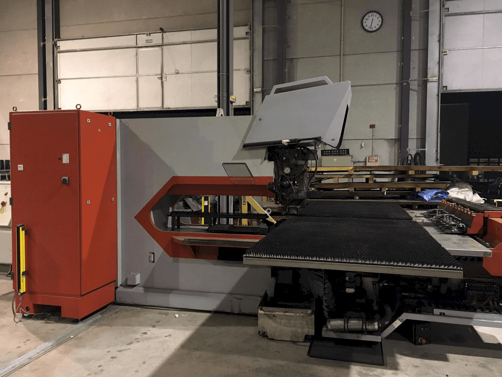 Front view of Trumpf Trumatic 2000 R machine