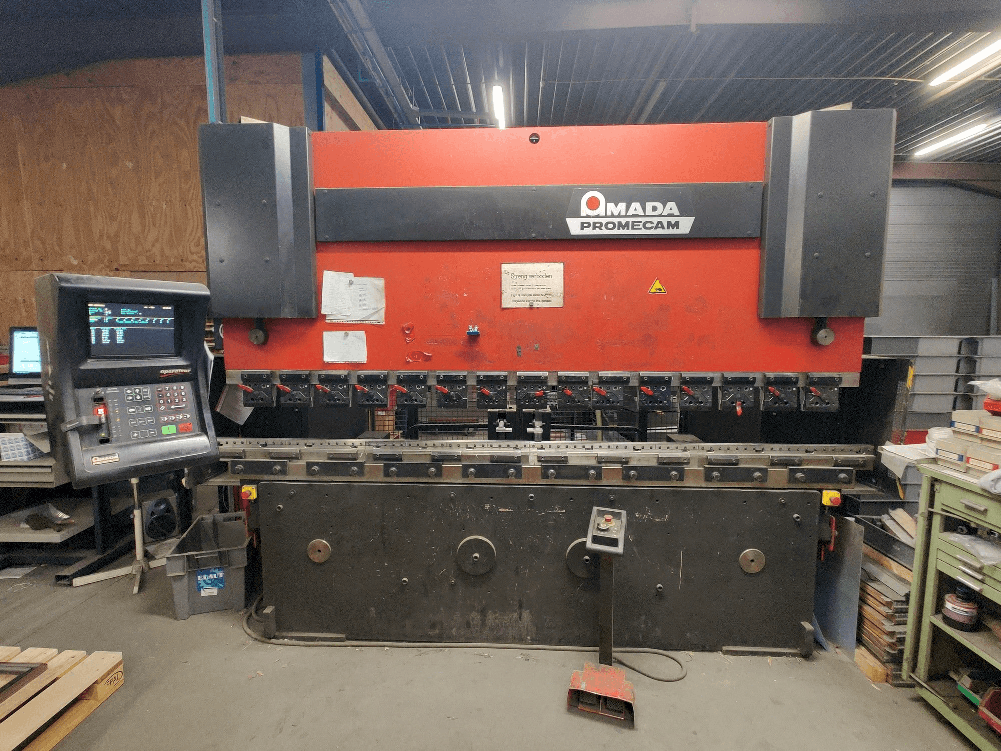 Front view of AMADA HFBO 125 30 machine