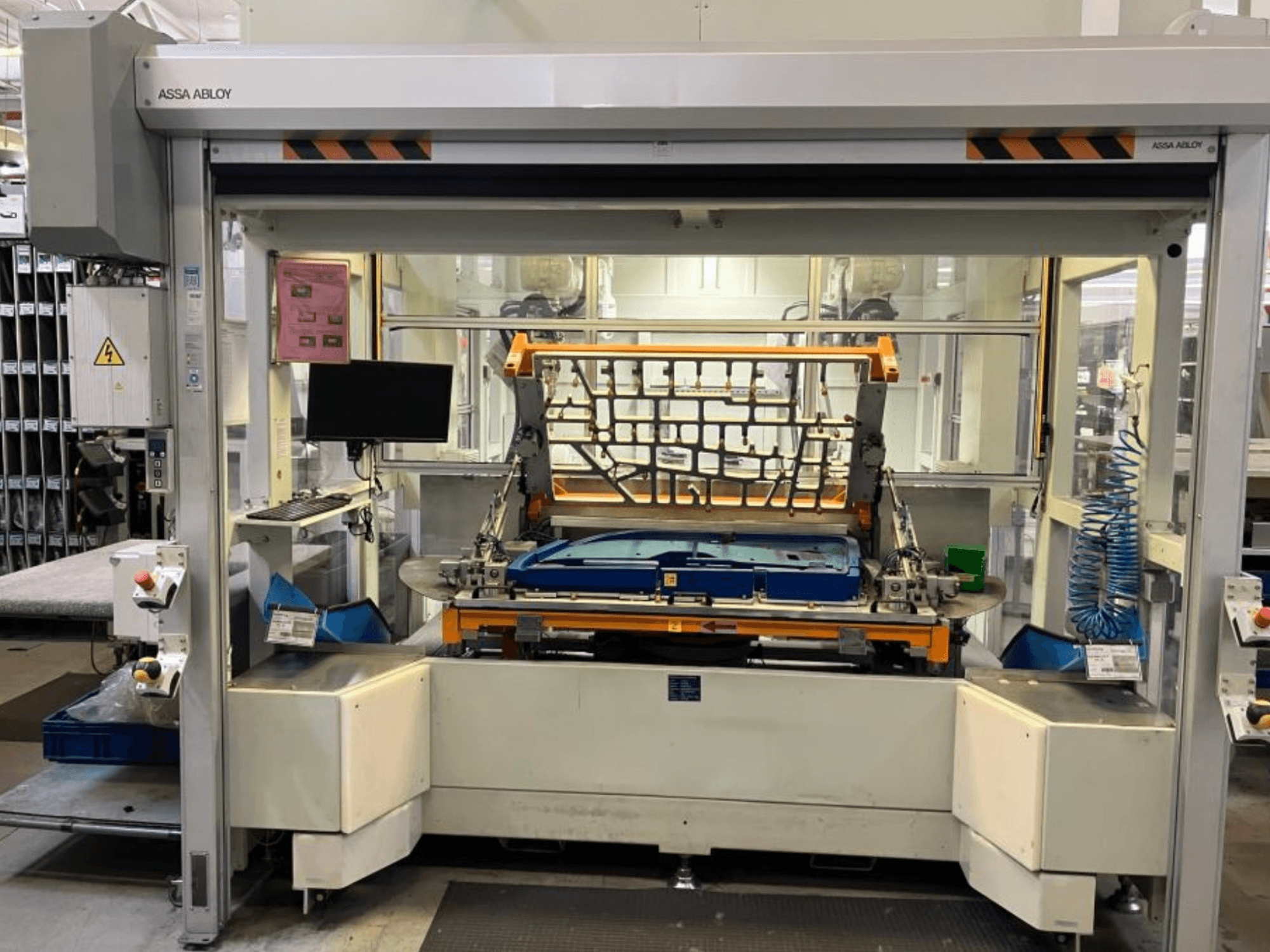 CHANGO AUDI TSV D5 TÜR robot arm machine in a factory, front view showing control panel and work area.