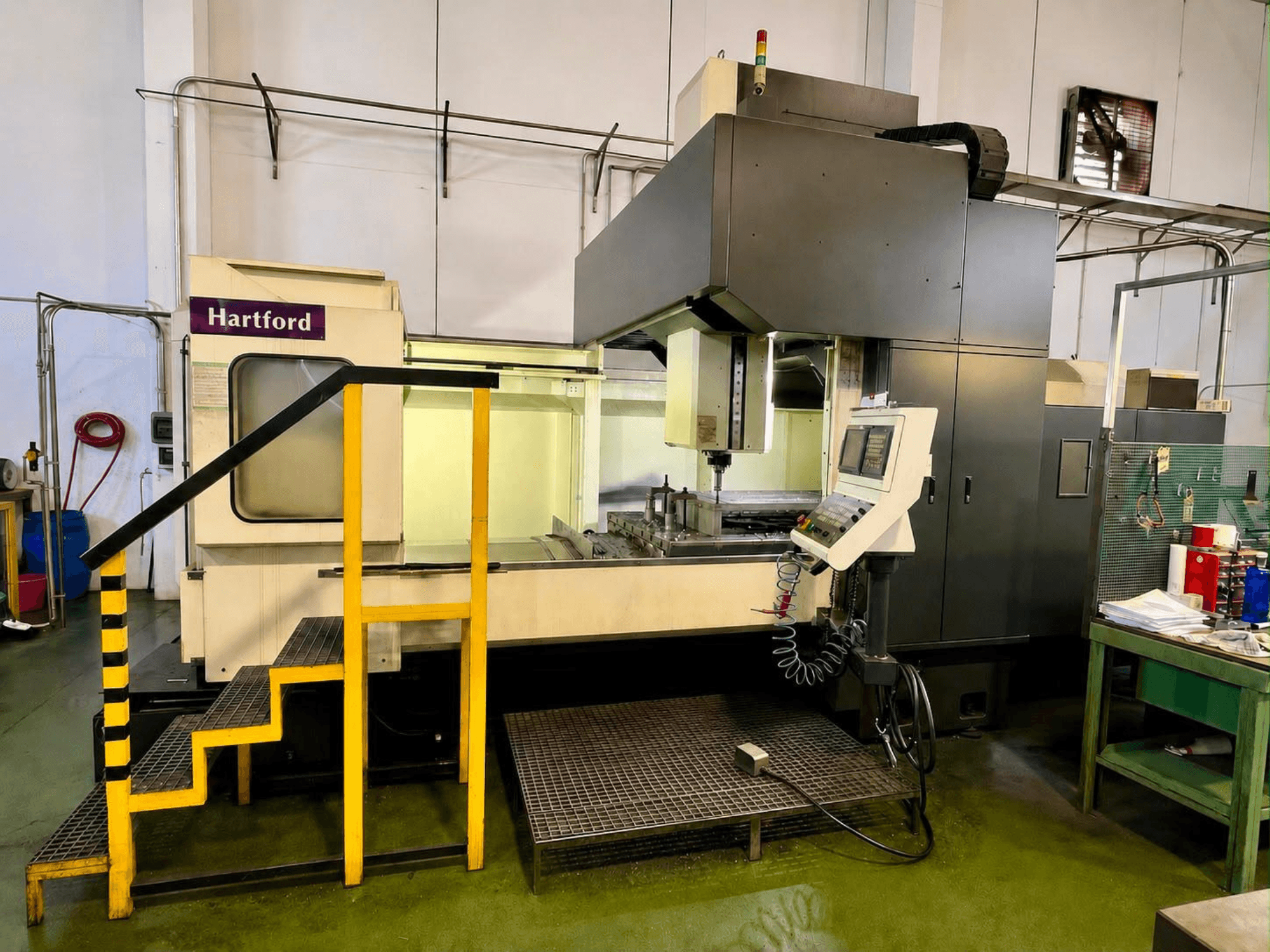 Gantry milling machine HARTFORD Infinity HSA-2215AD, front view with control panel, stairs, and milling area visible.