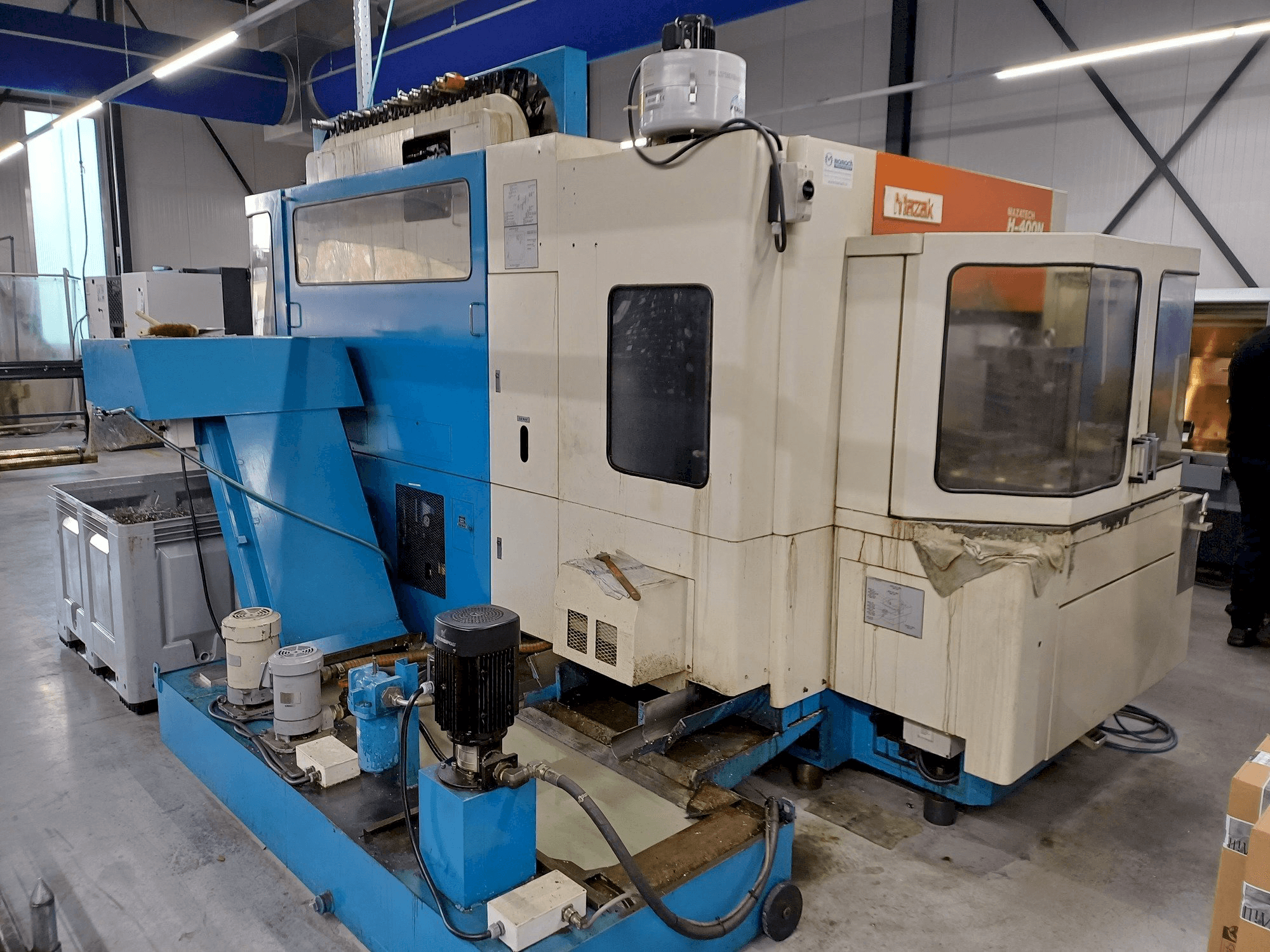 Front view of Mazak H400N machine