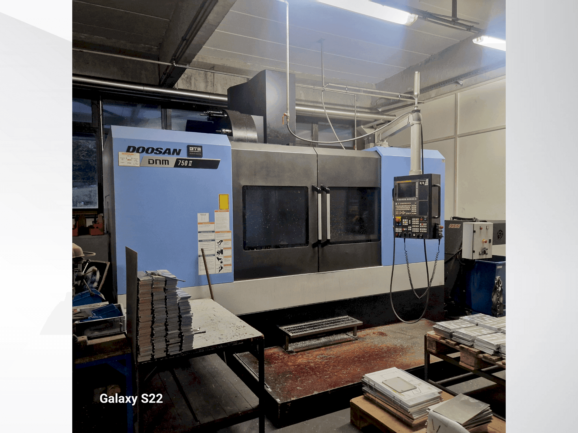 Front view of DOOSAN DNM 750 II machine