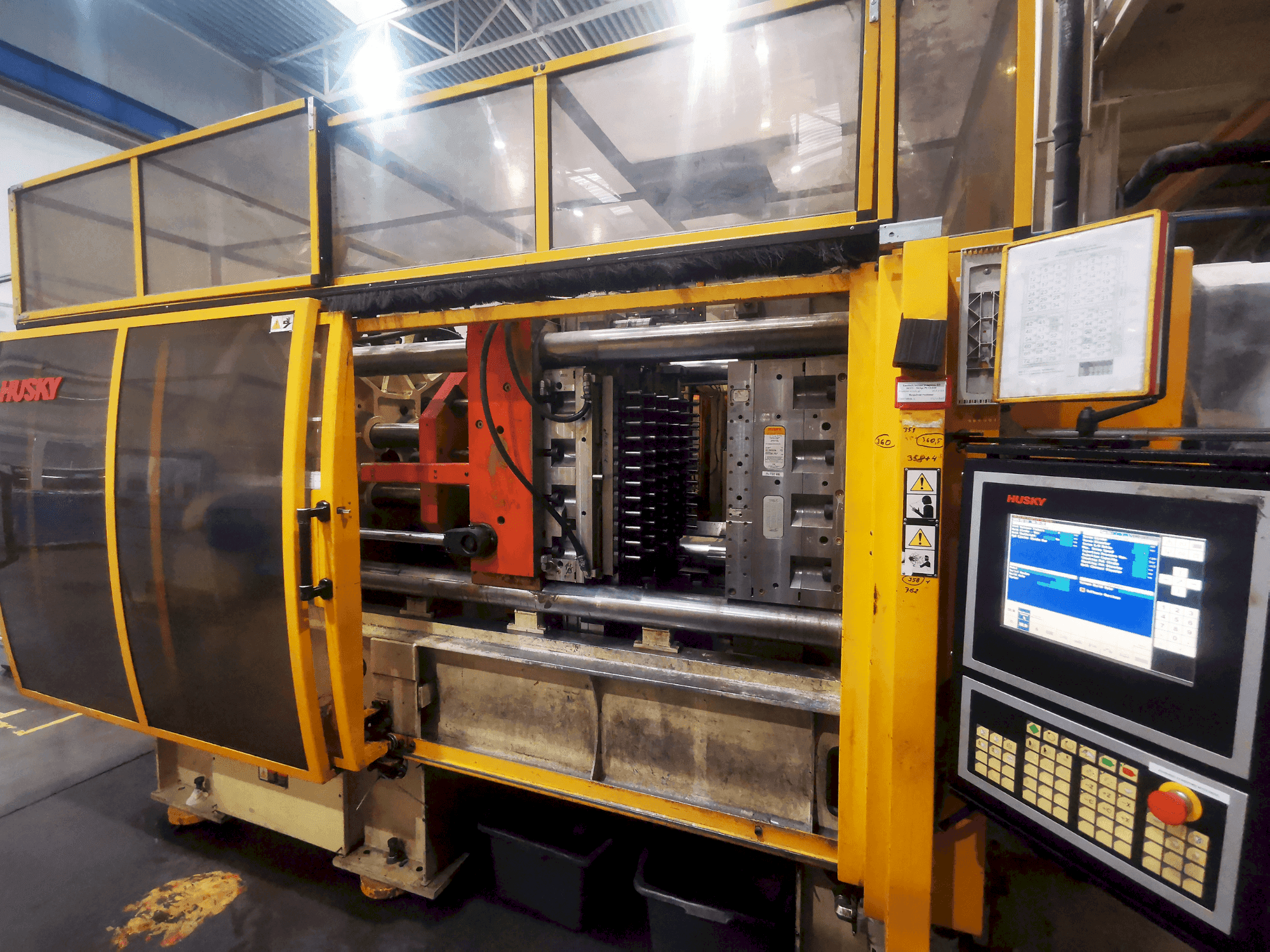 Front view of Husky GL 300PET P100/110 E12O machine