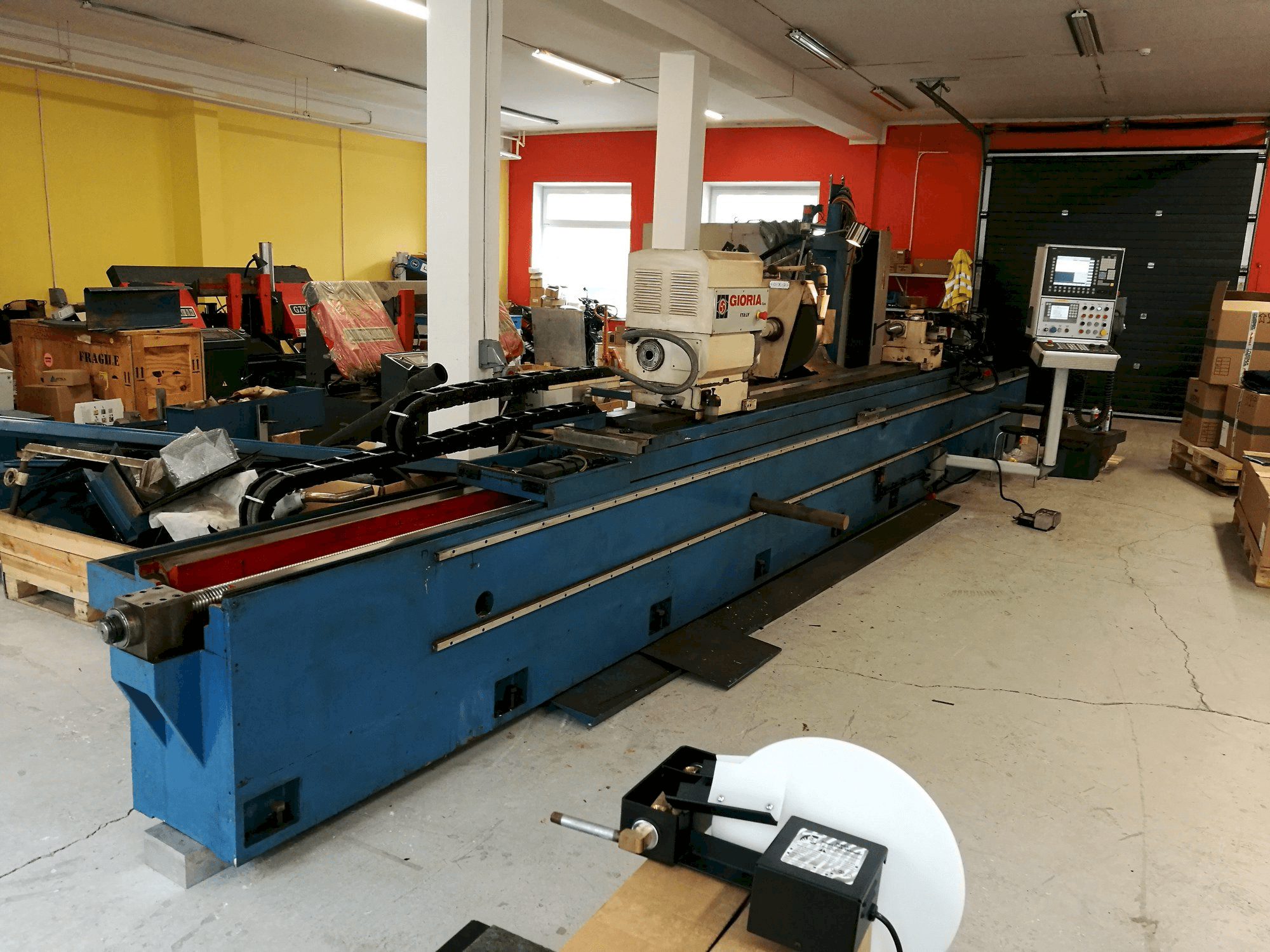 Front view of Gioria RU / PN 3500 CNC machine