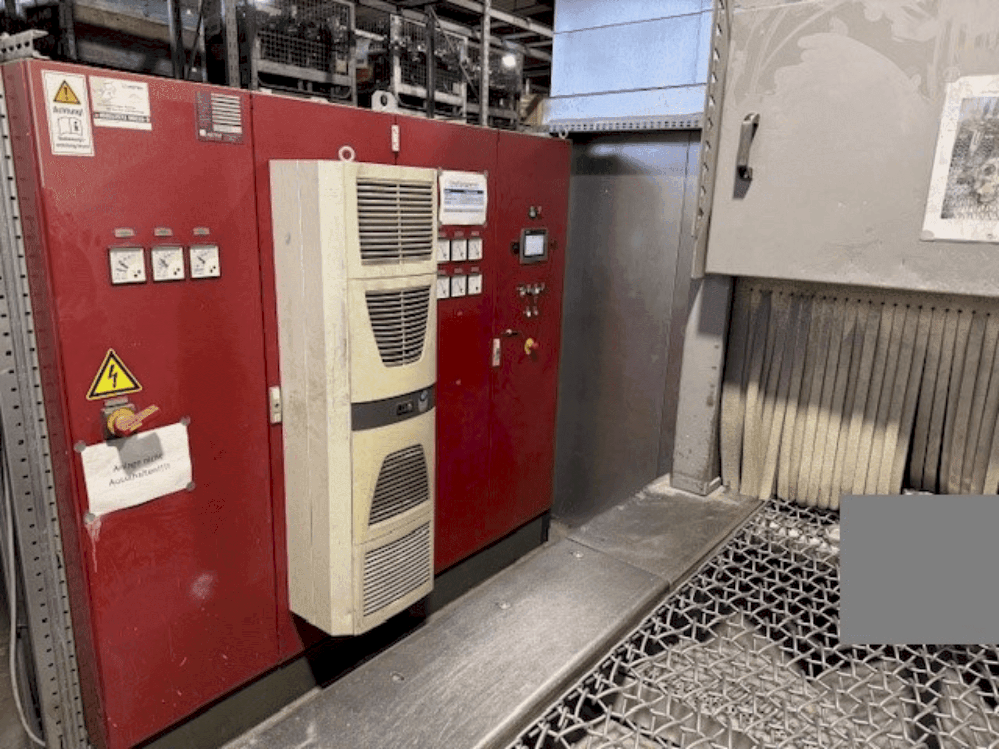 Front view of AGTOS blasting system machine