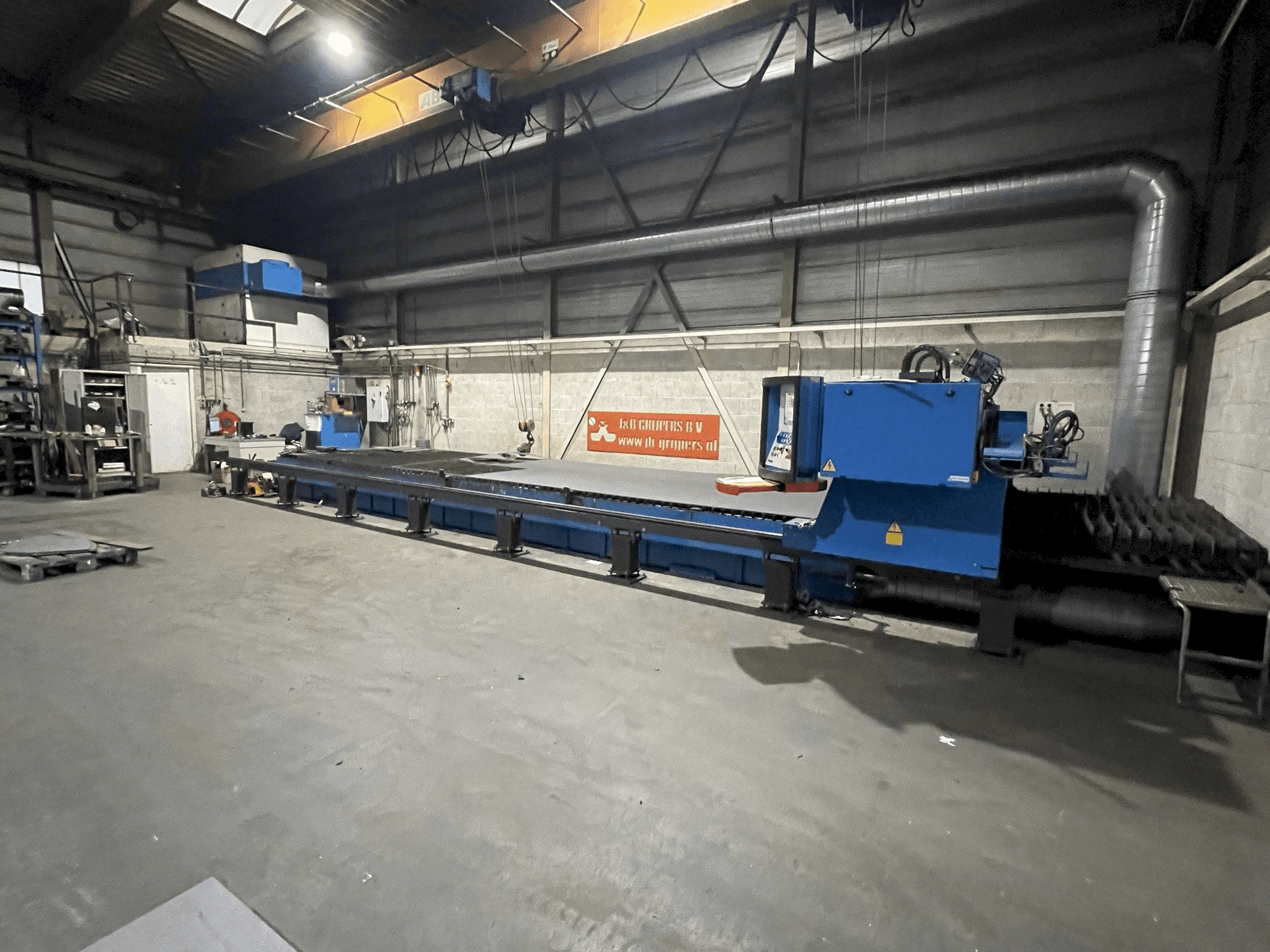 Front view of SAF Air liquide Oxytome 25HPC machine