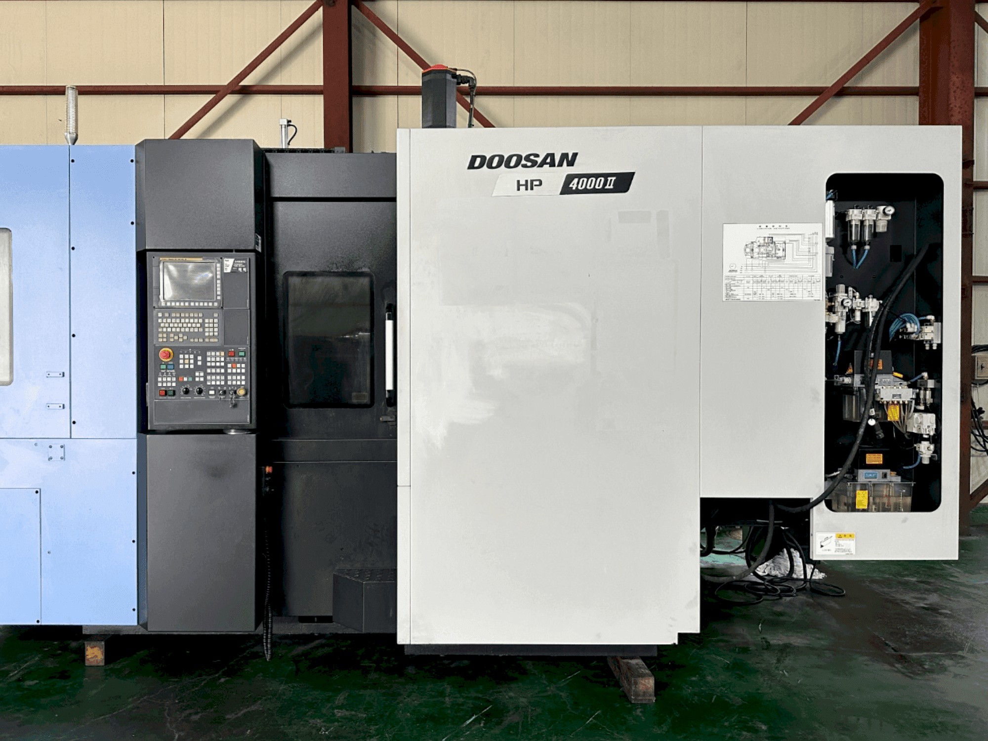 Front view of DOOSAN HP 4000 II machine
