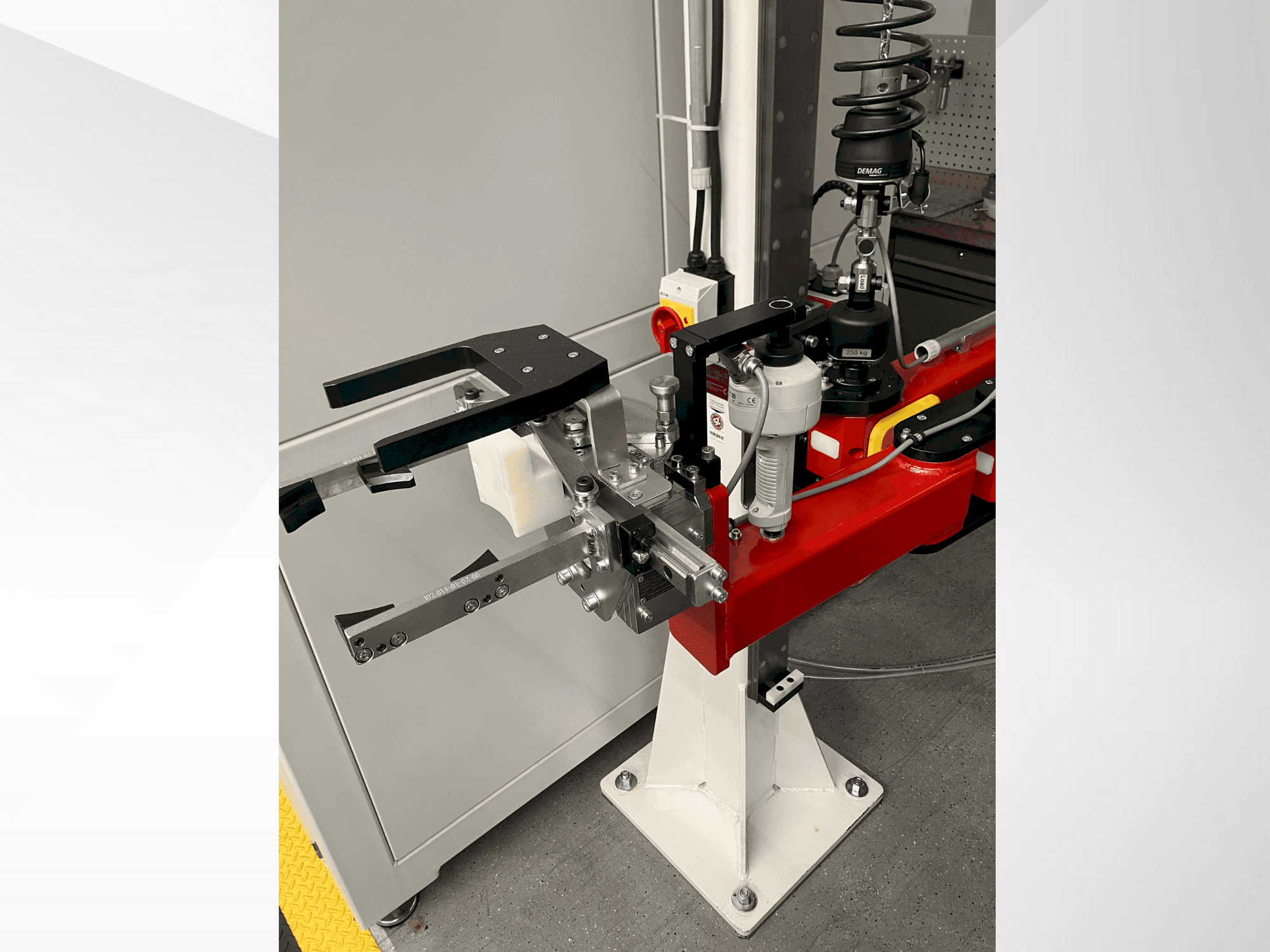 Front view of MIRECS EasyLift machine