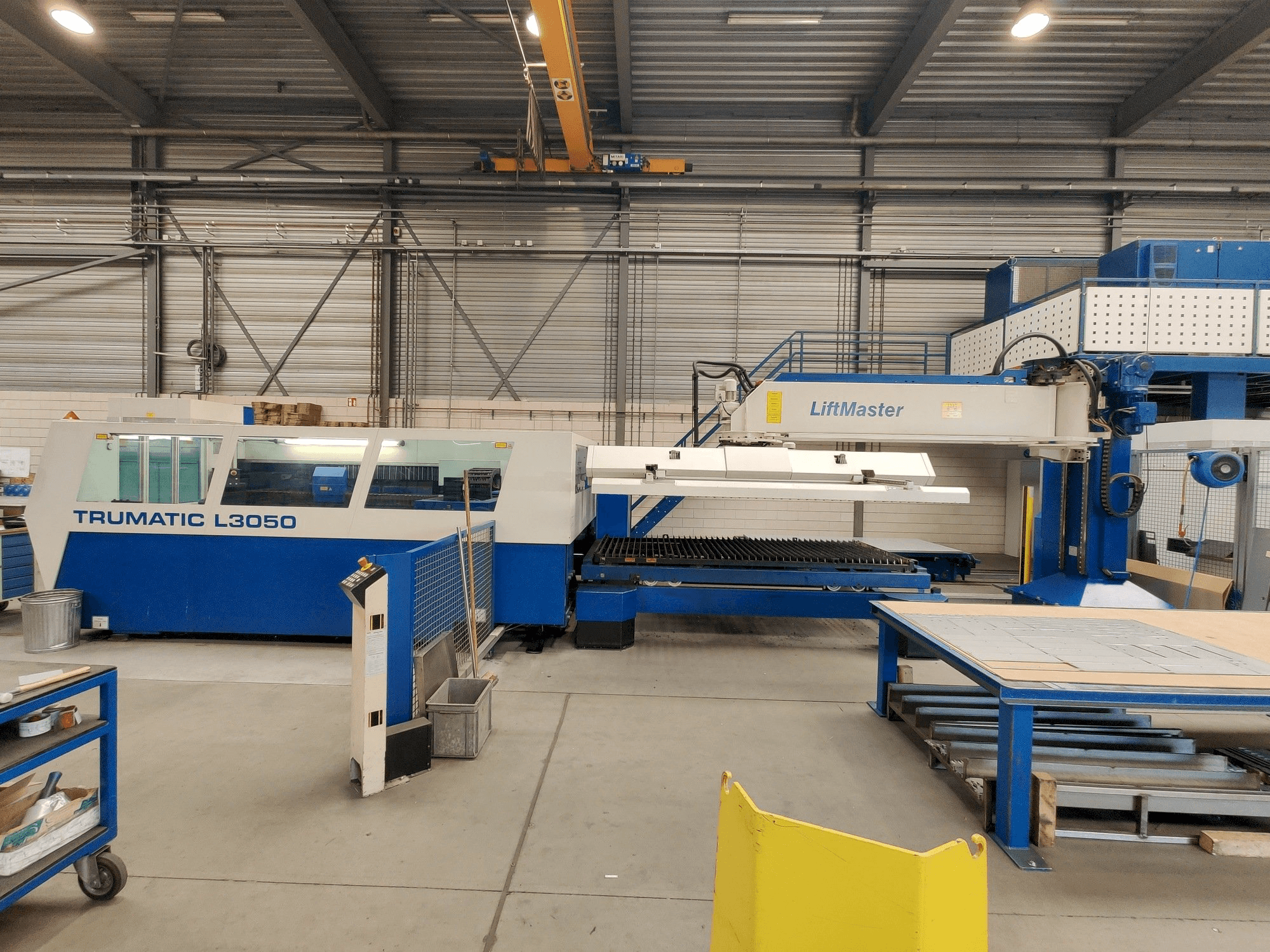 Front view of Trumpf Trumatic L3050 + Liftmaster machine