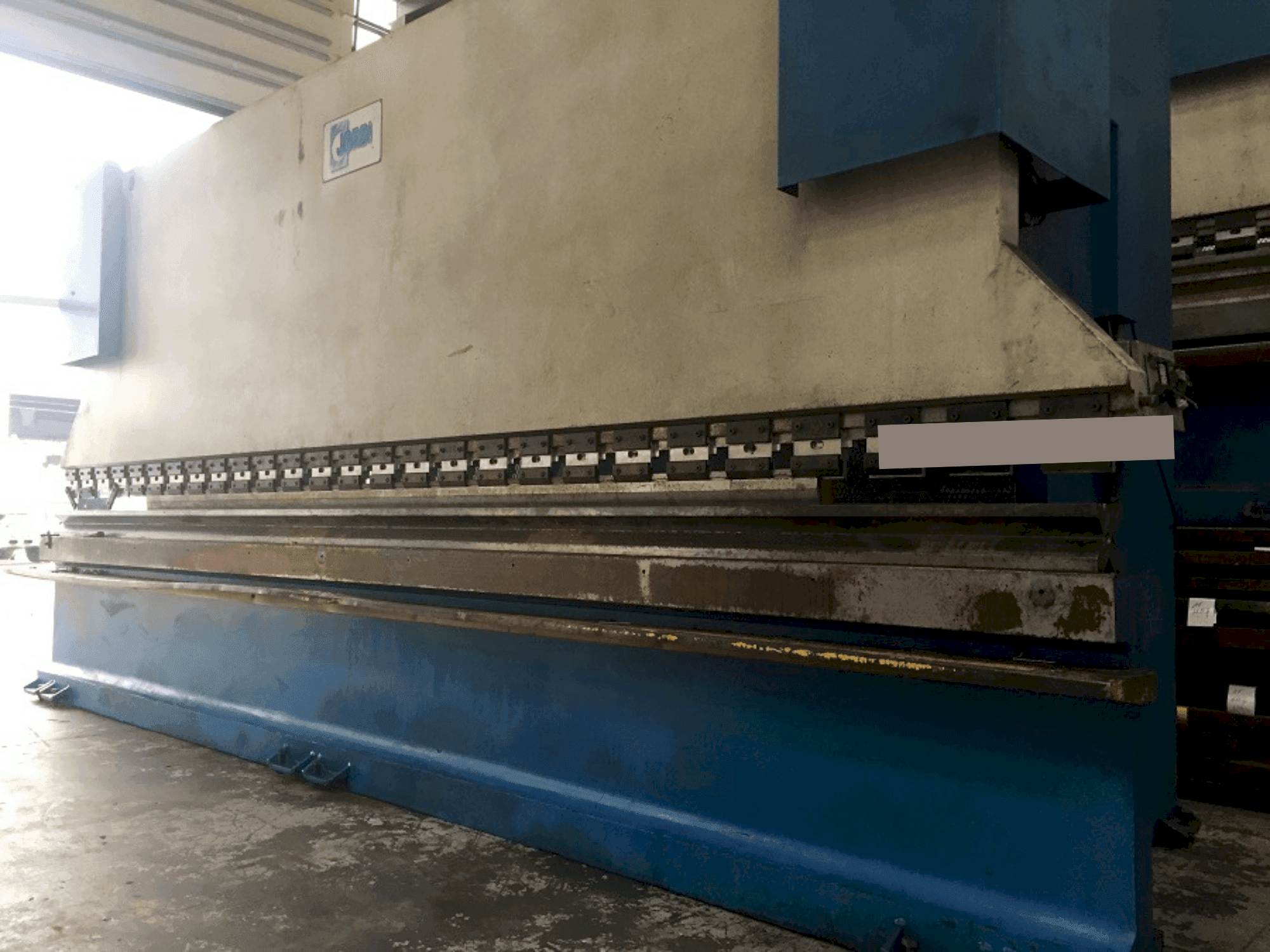 Left side view of JORDI PH6100 - 180 (2003) machine