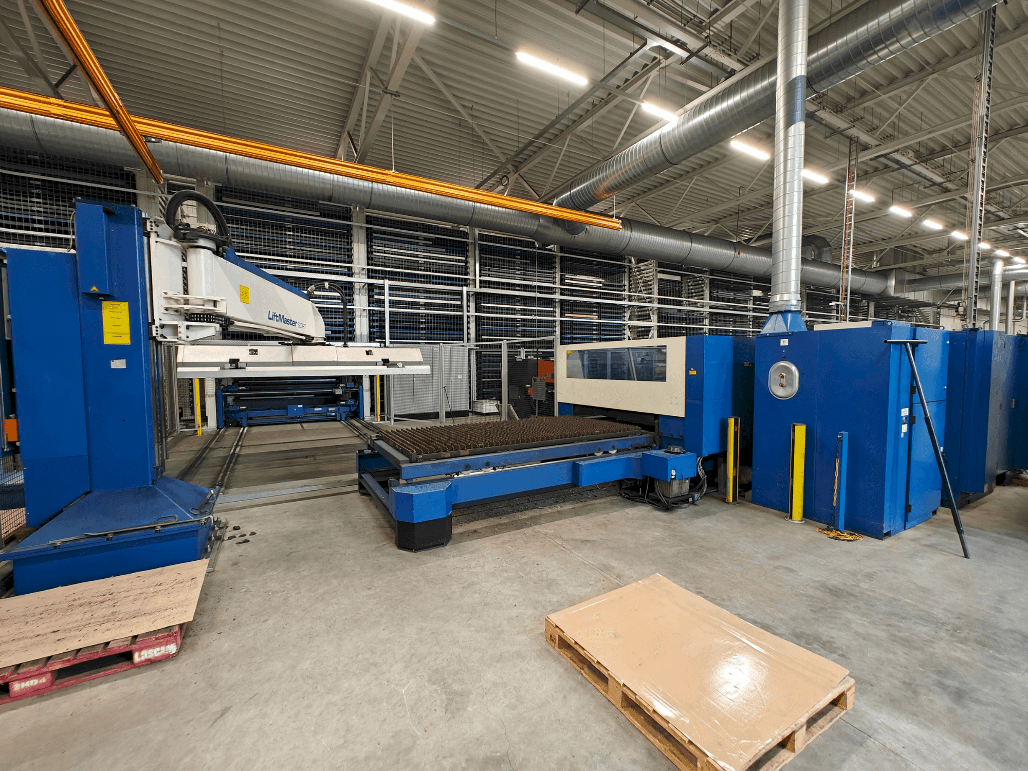 Front view of TRUMPF Trumatic L3050 machine