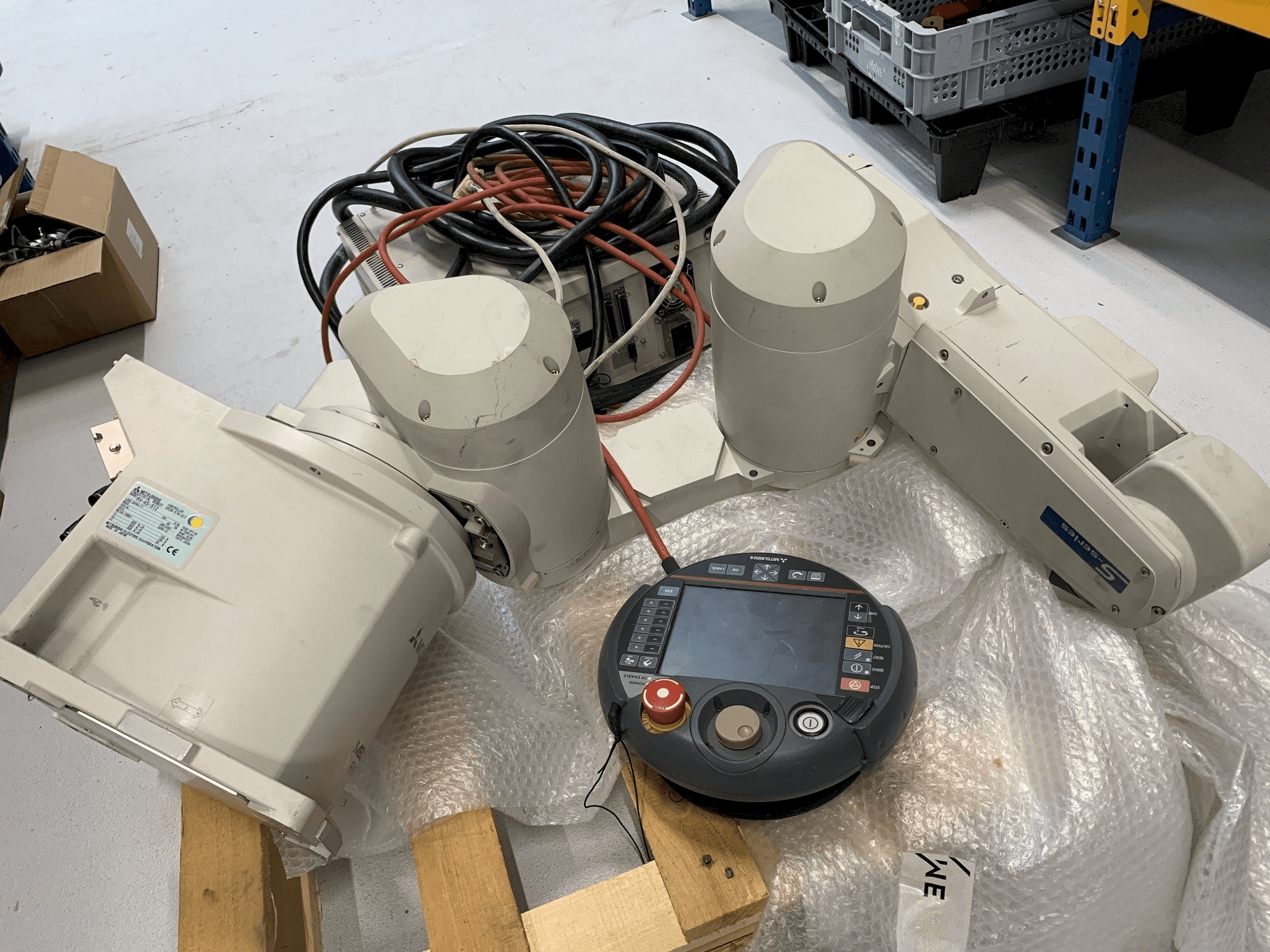 Front view of Mitsubishi Melfa RV 6S machine