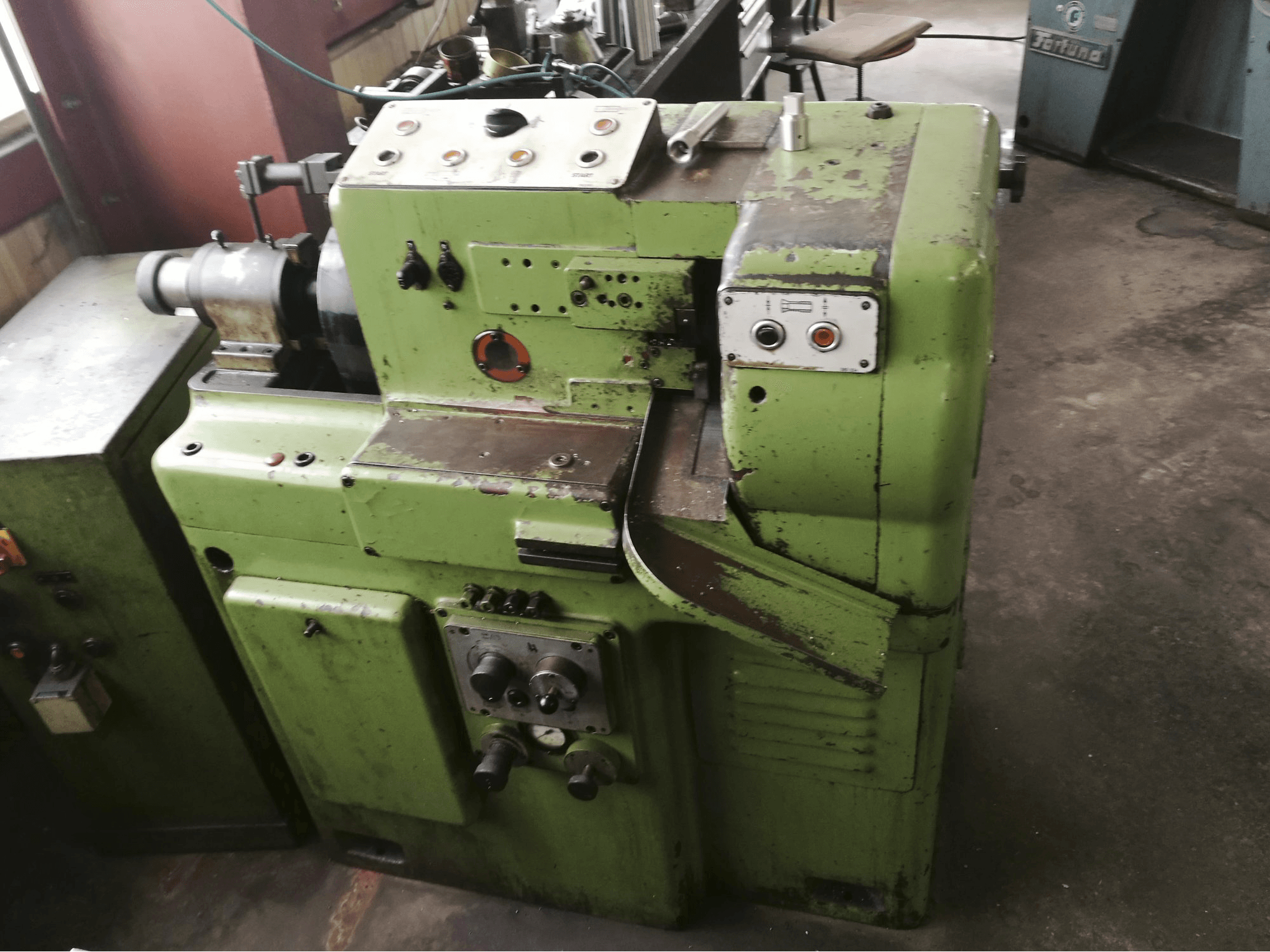 Front view of Hahn+Kolb Tornomat 2-672 Machine