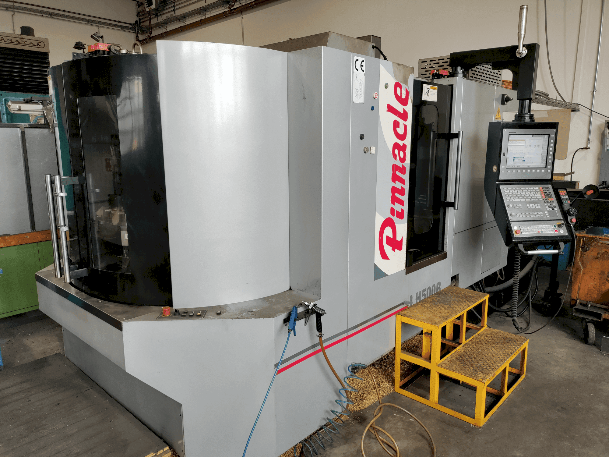 Front view of Pinnacle LH 500B machine