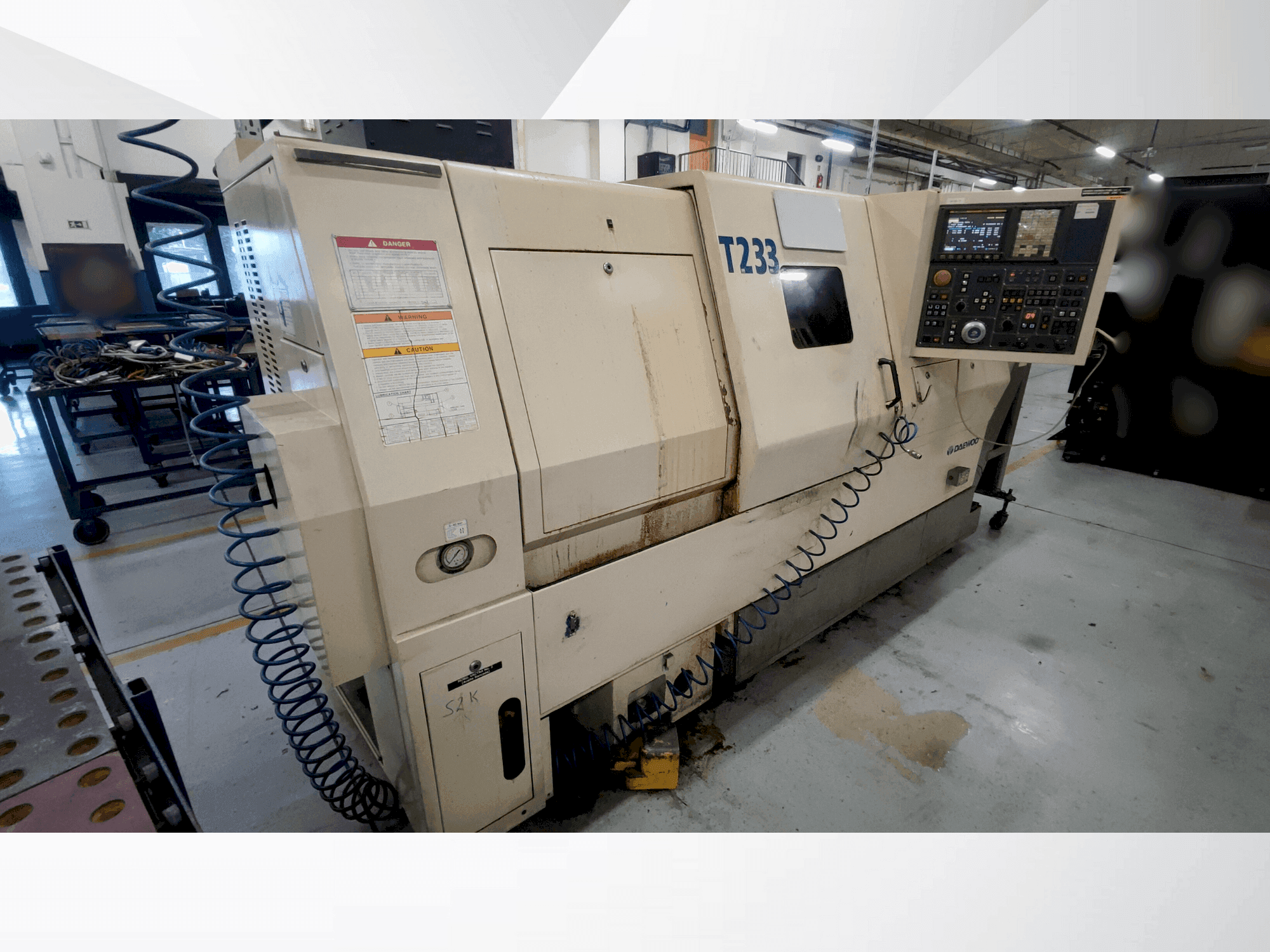 Front view of DAEWOO puma 240 LB machine