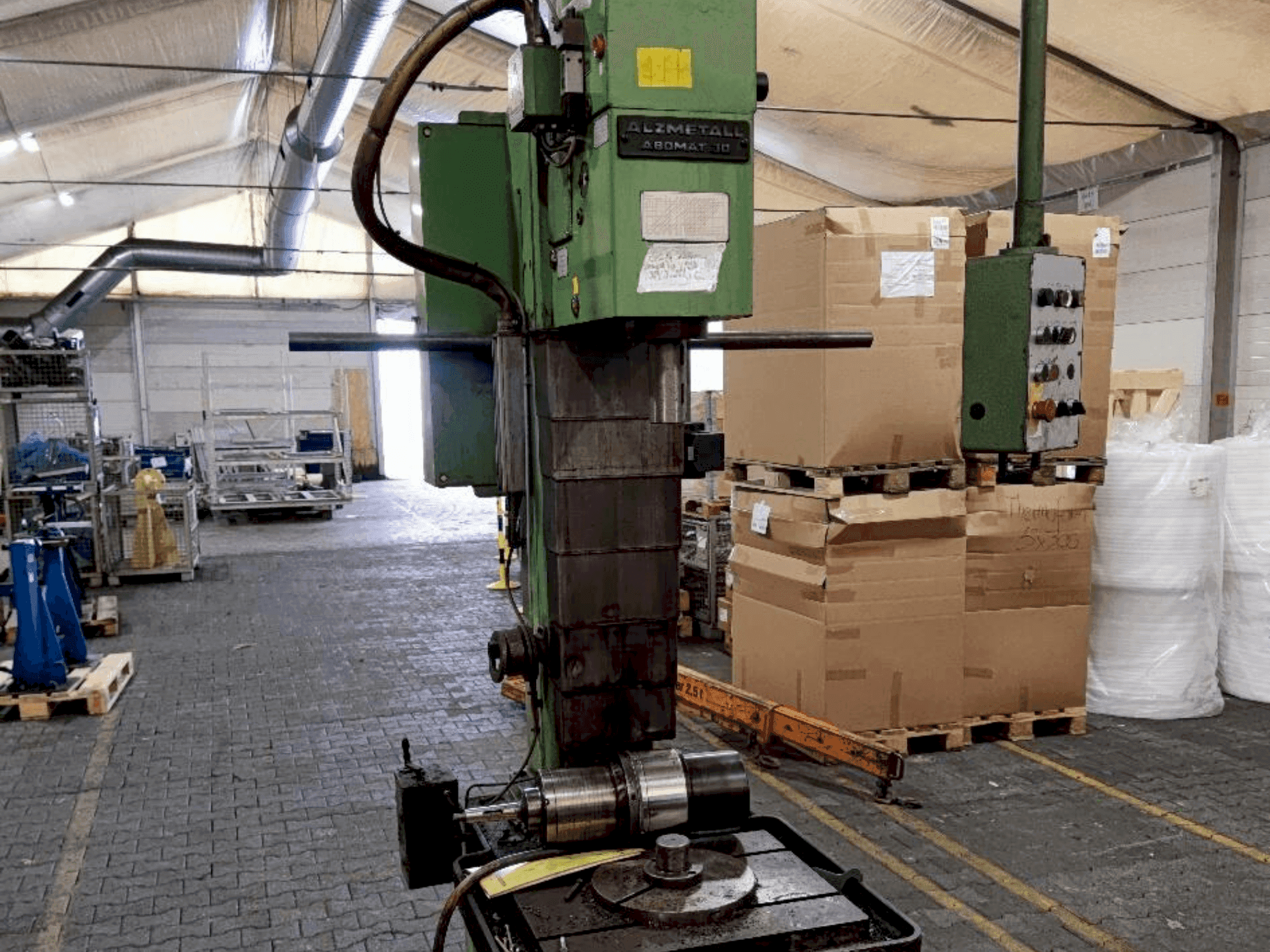 Front view of Alzmetall Abomat 30 machine