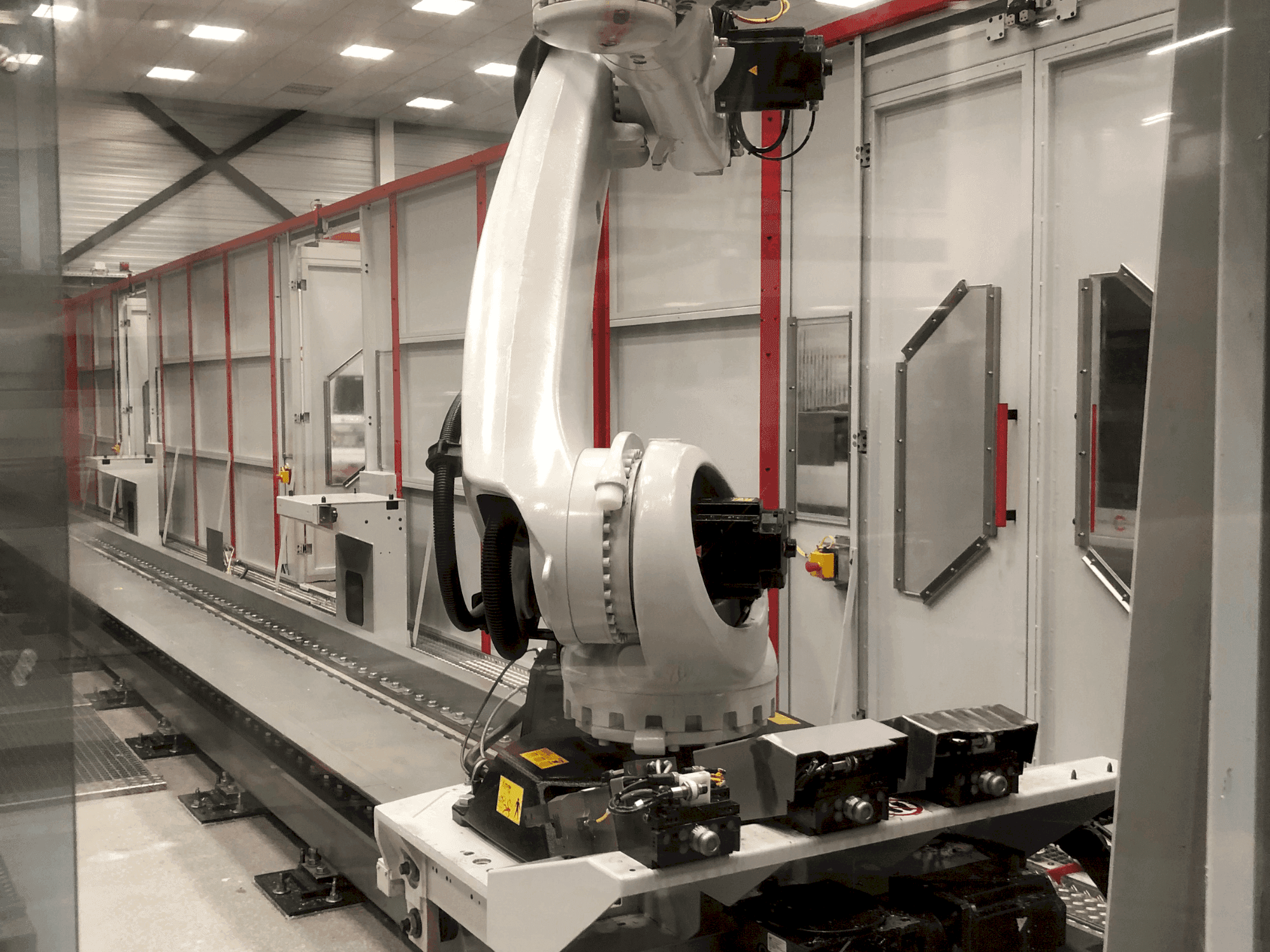 Front view of KUKA KR 240 R2900 ultra machine