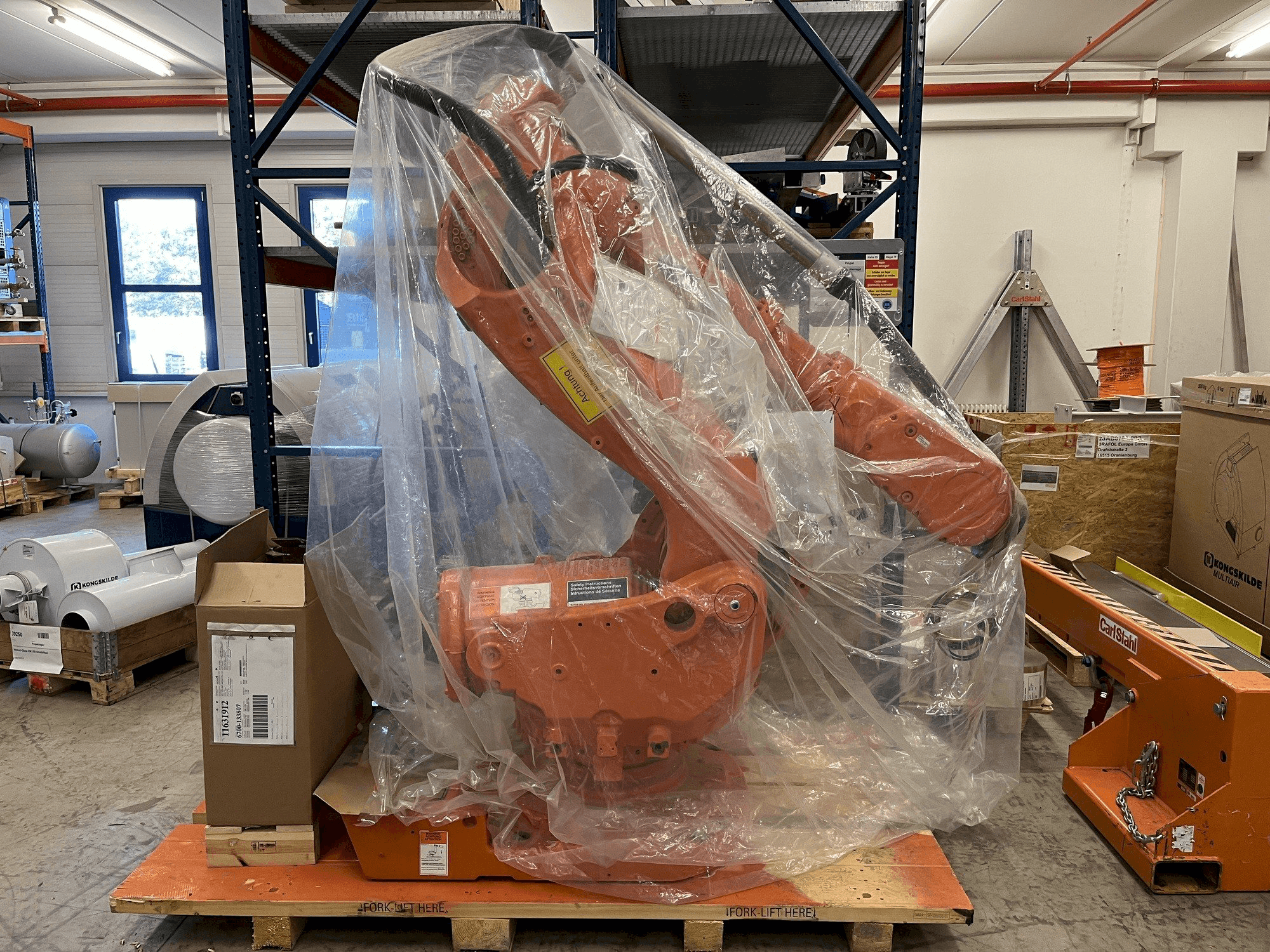 Front view of ABB IRB 6600 M2004 machine