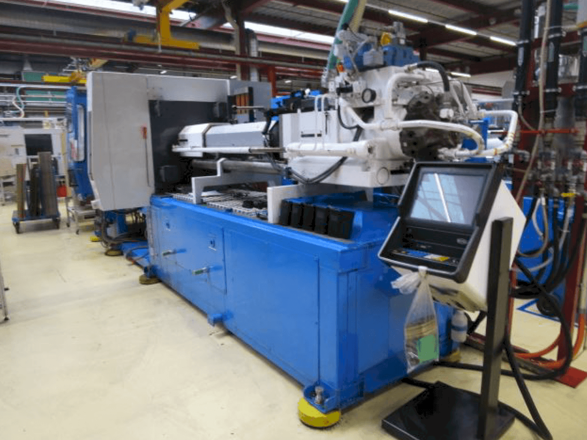 Front view of ENGEL E-Motion 940/280 machine