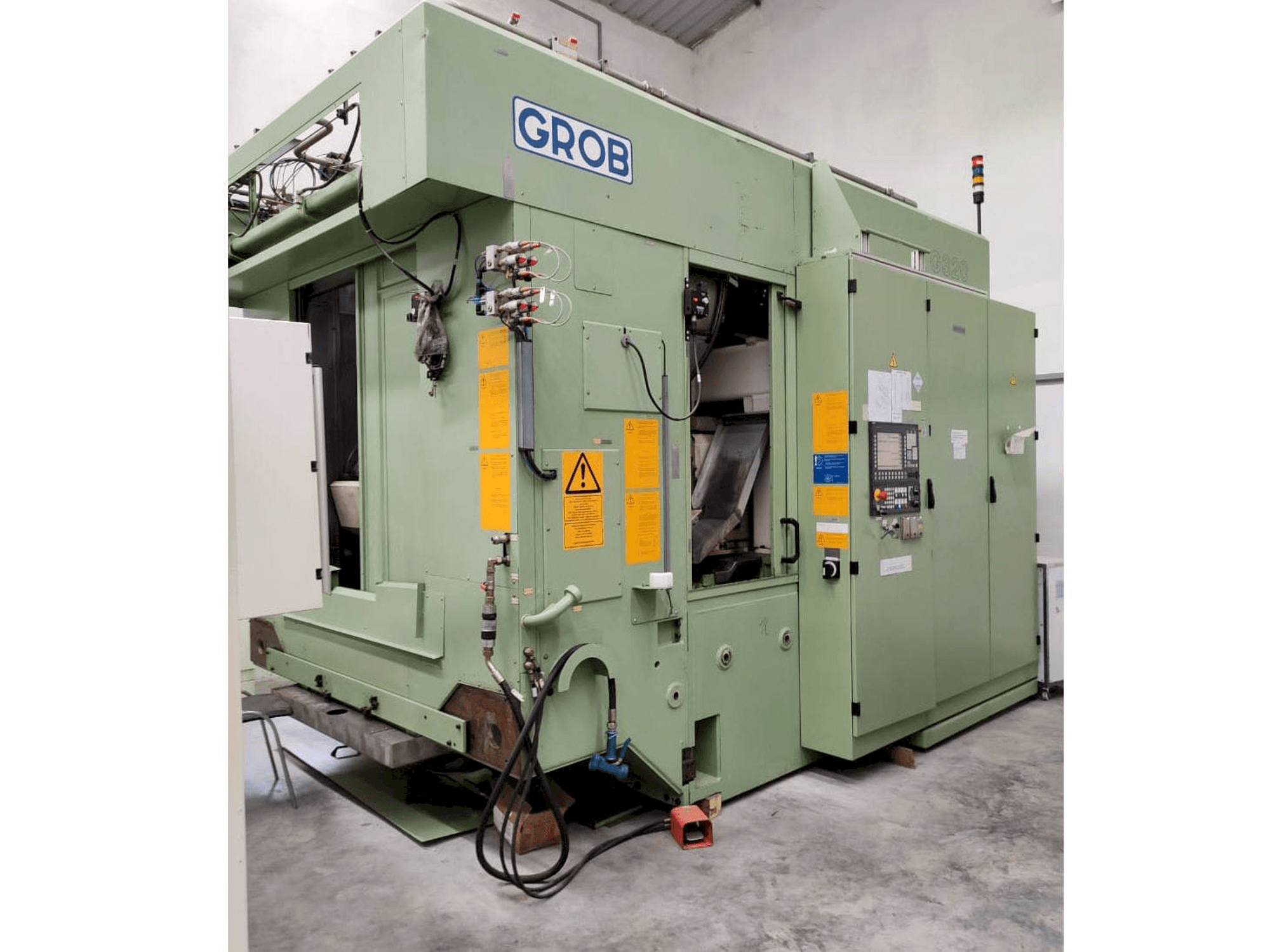 Front view of GROB G320 machine