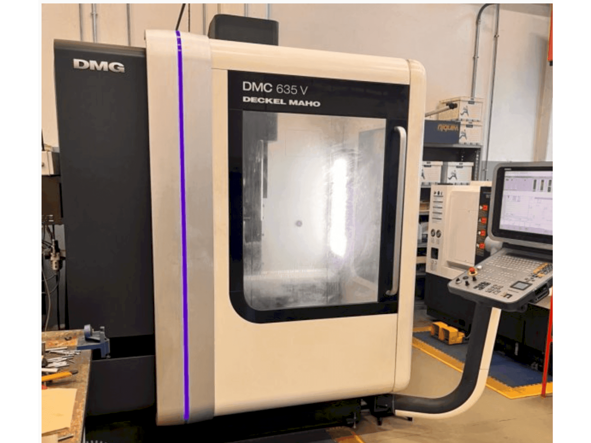 Front view of DMG DECKEL MAHO DMC 635 V machine