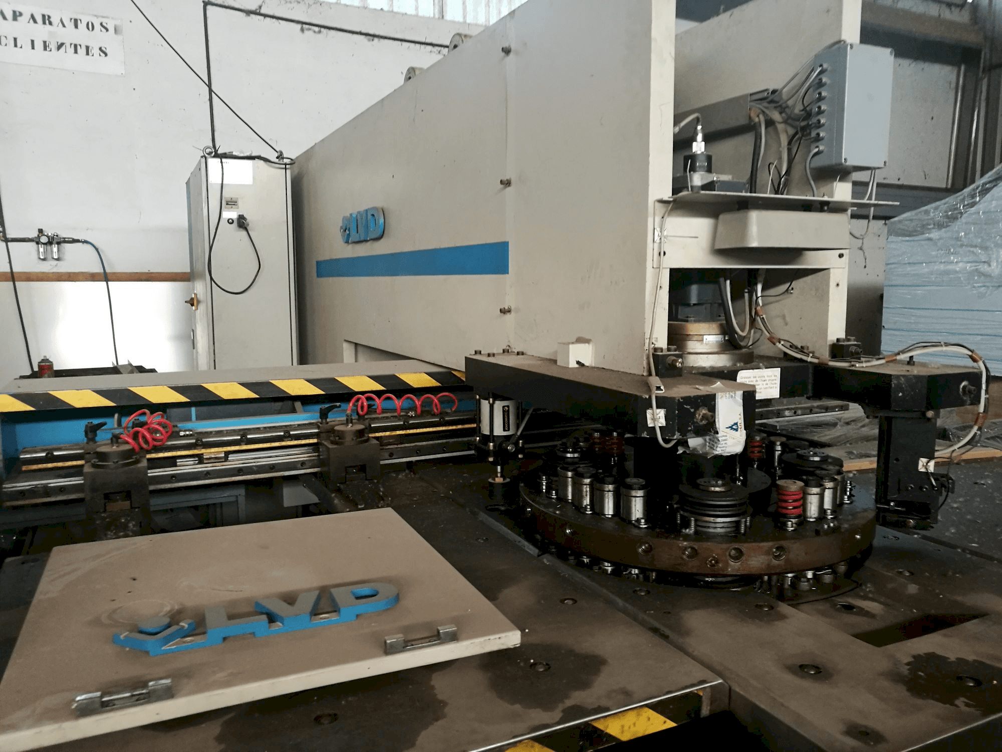 Left view of LVD DELTA 1000 THIN machine