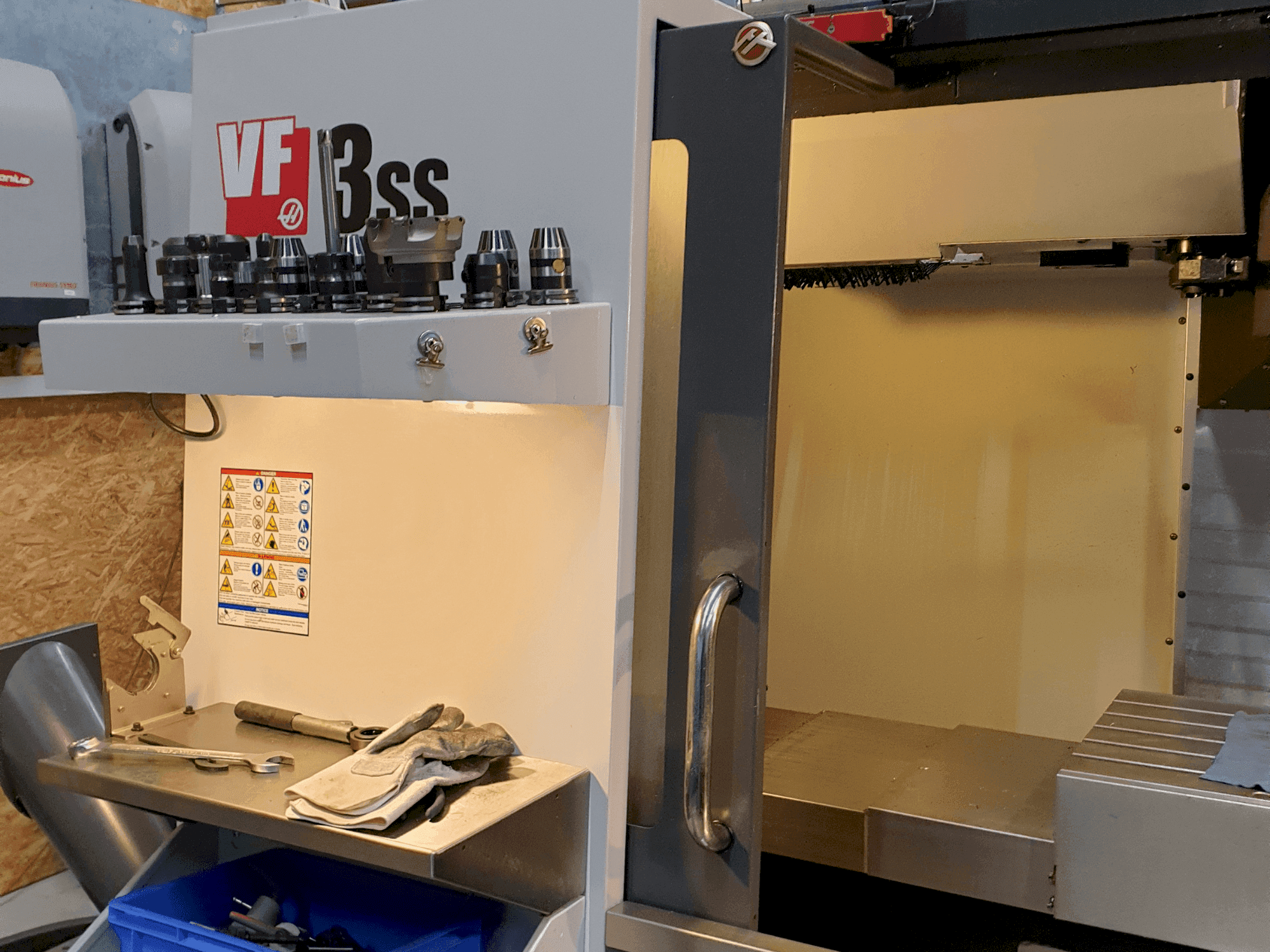 Front view of HAAS VF-3SS machine