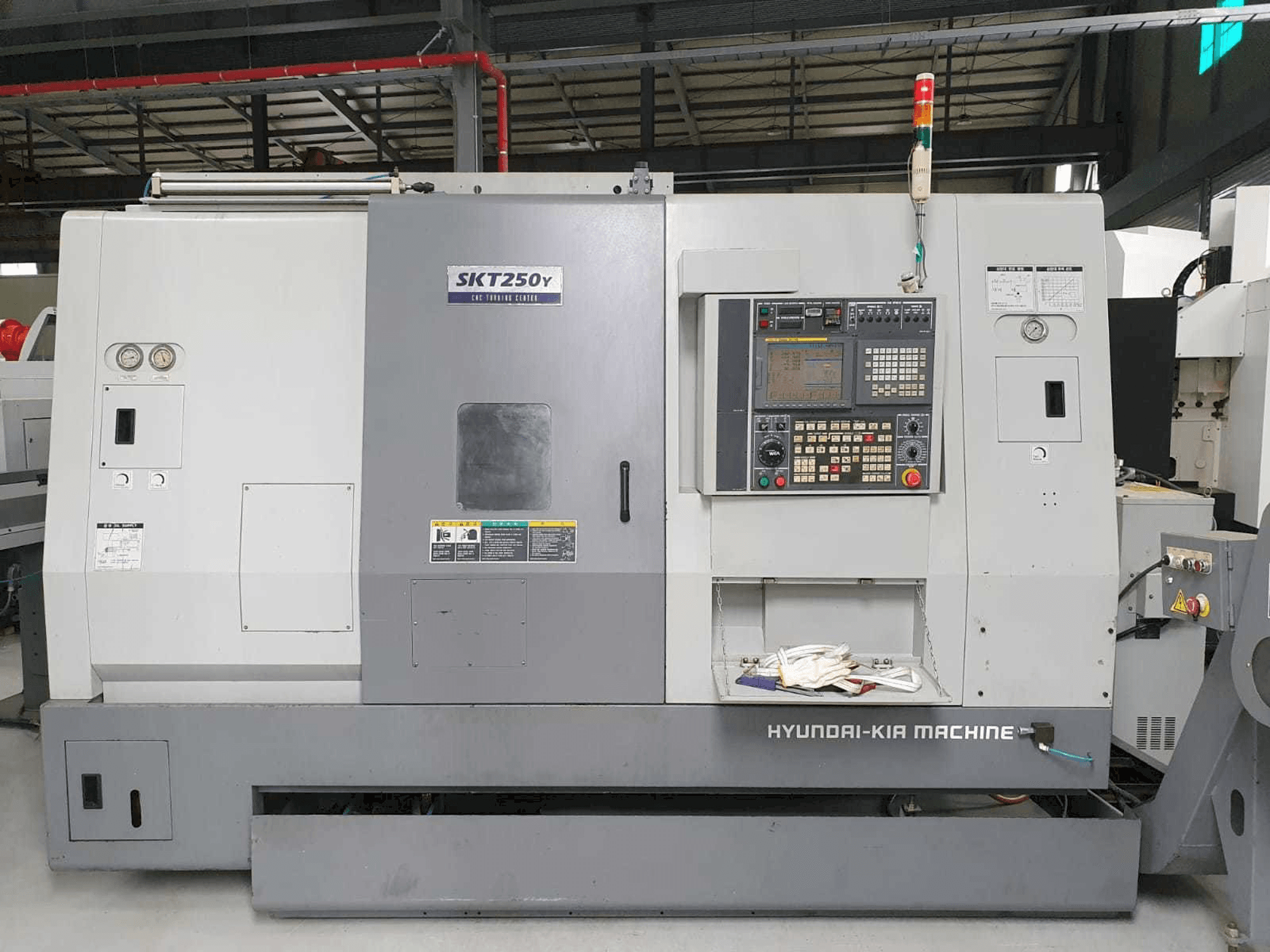 Front view of Hyundai Kia SKT250Y machine