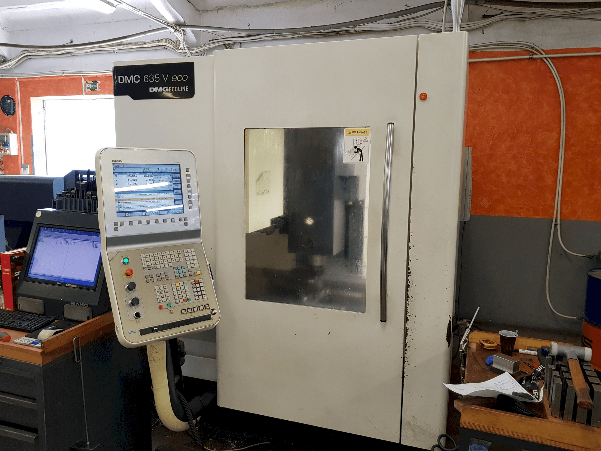 Front view of DMG DMC 635 V eco machine