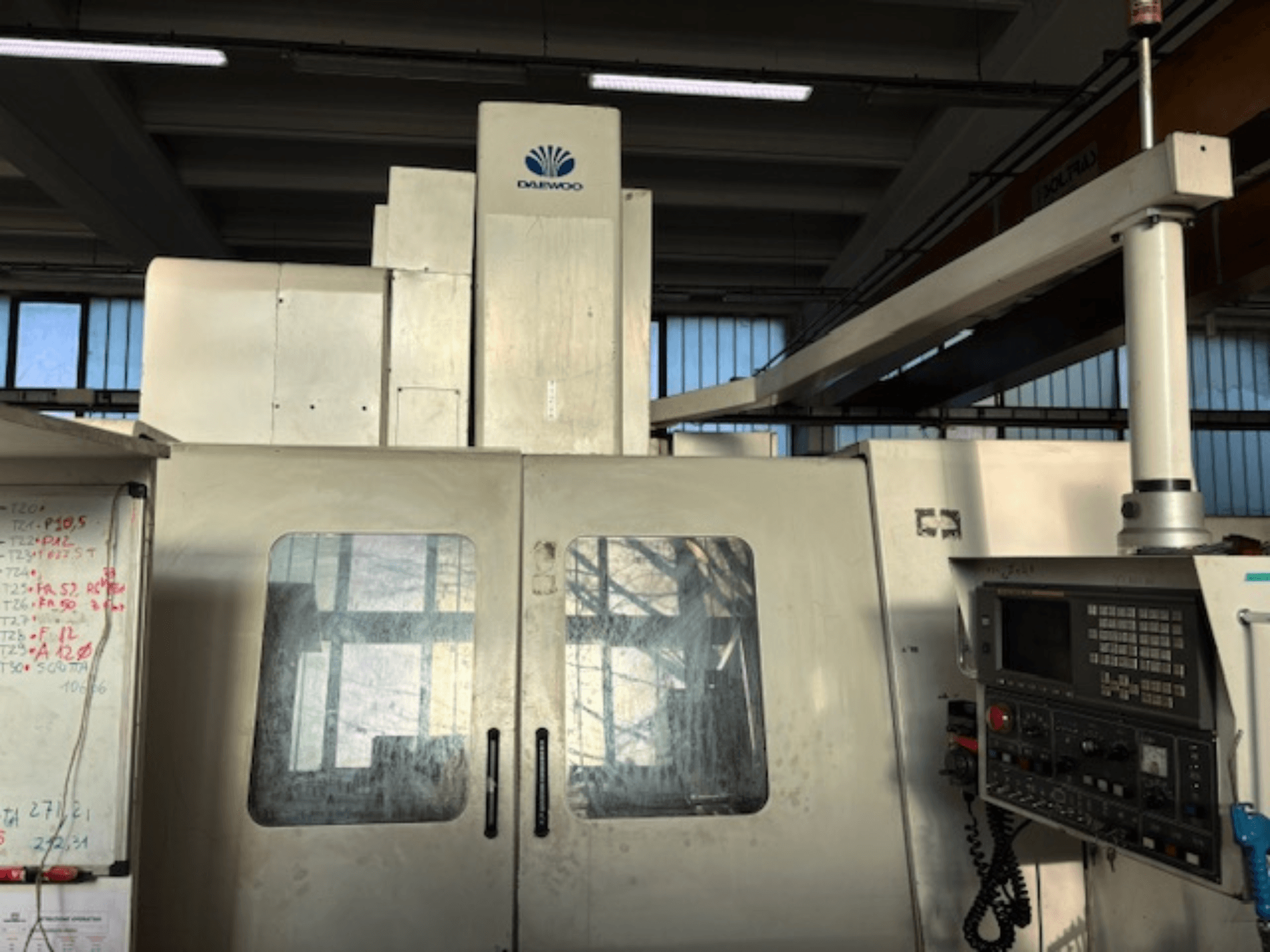 DAEWOO ACE V 600 vertical machining center, front view showing control panel and frosted glass doors.