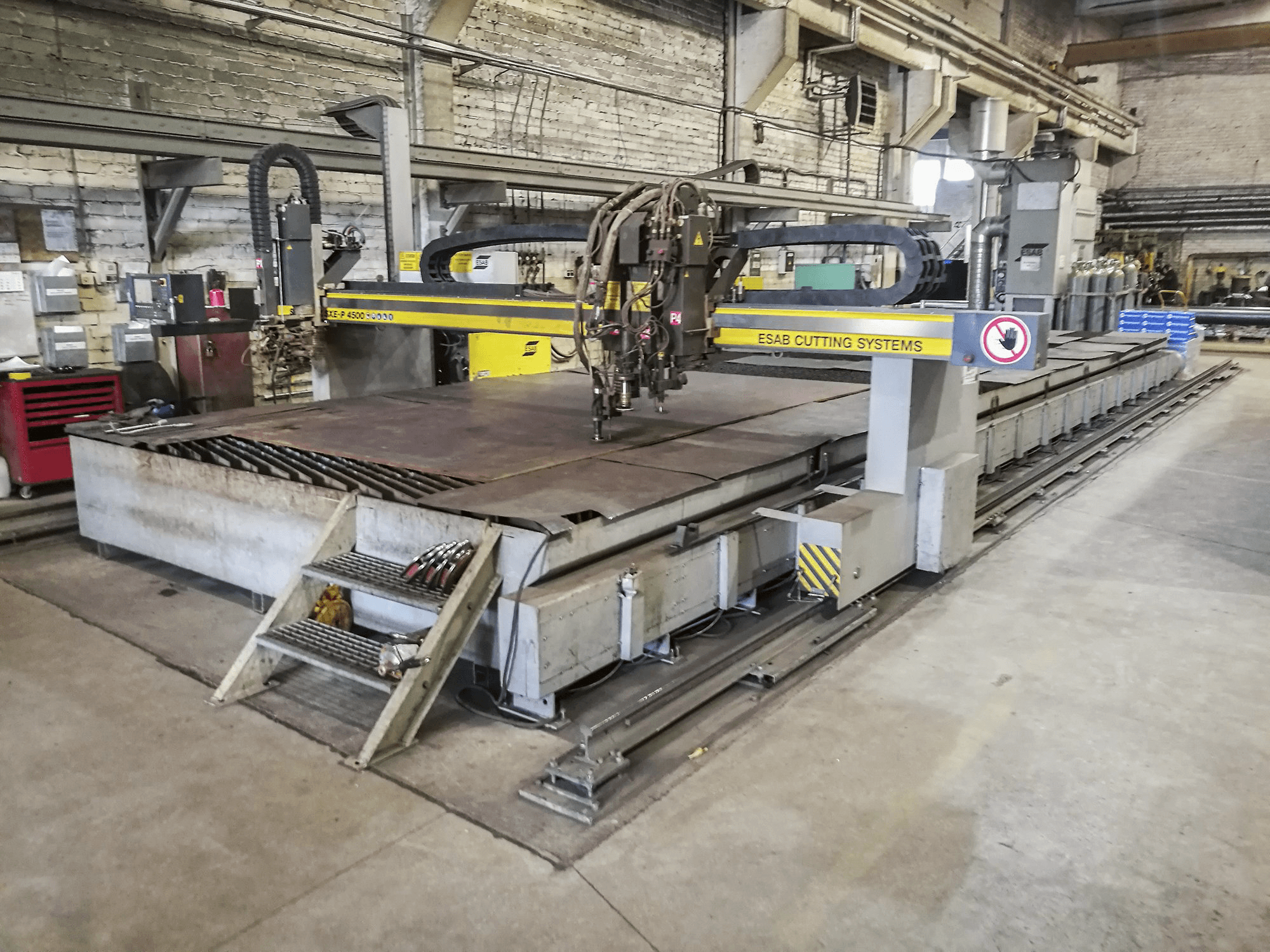 Right view of ESAB SXE-P2 4500 Machine