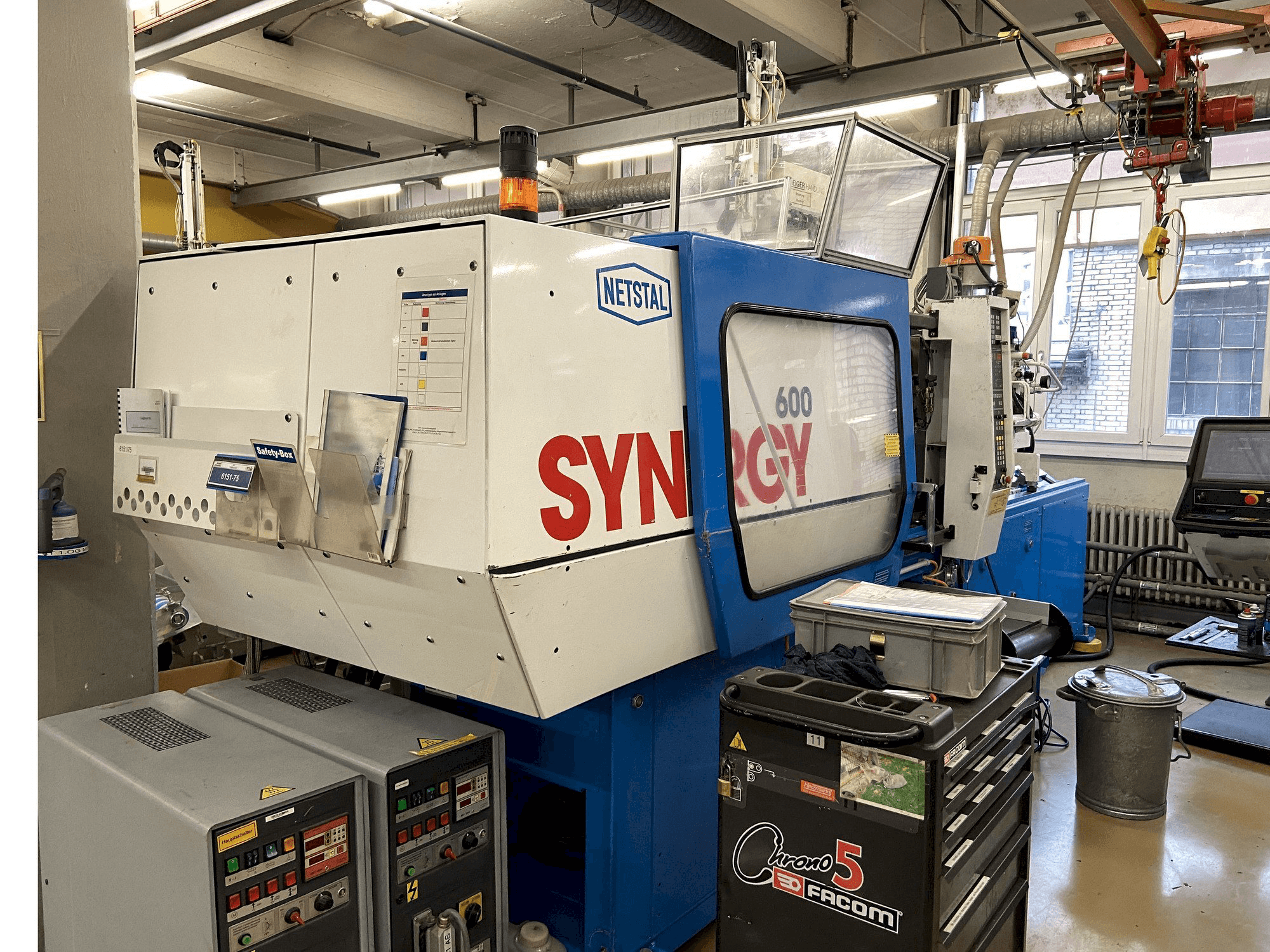 Front view of Netstal SYNERGY 600-110 machine