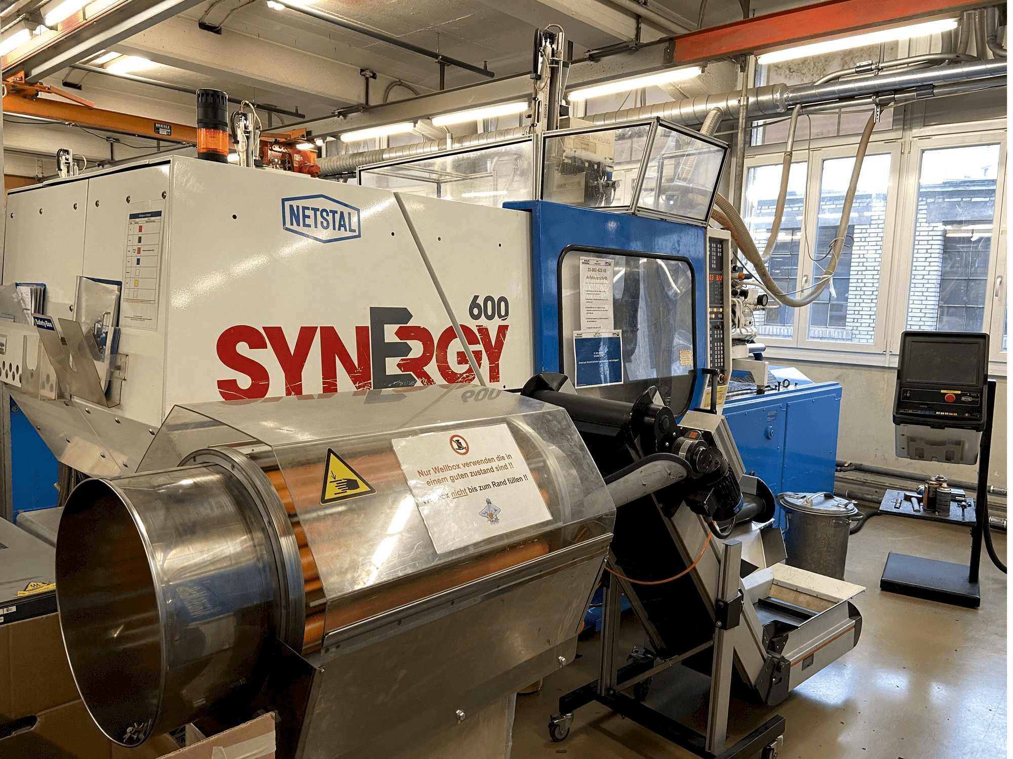Front view of Netstal SYNERGY 600-60 machine
