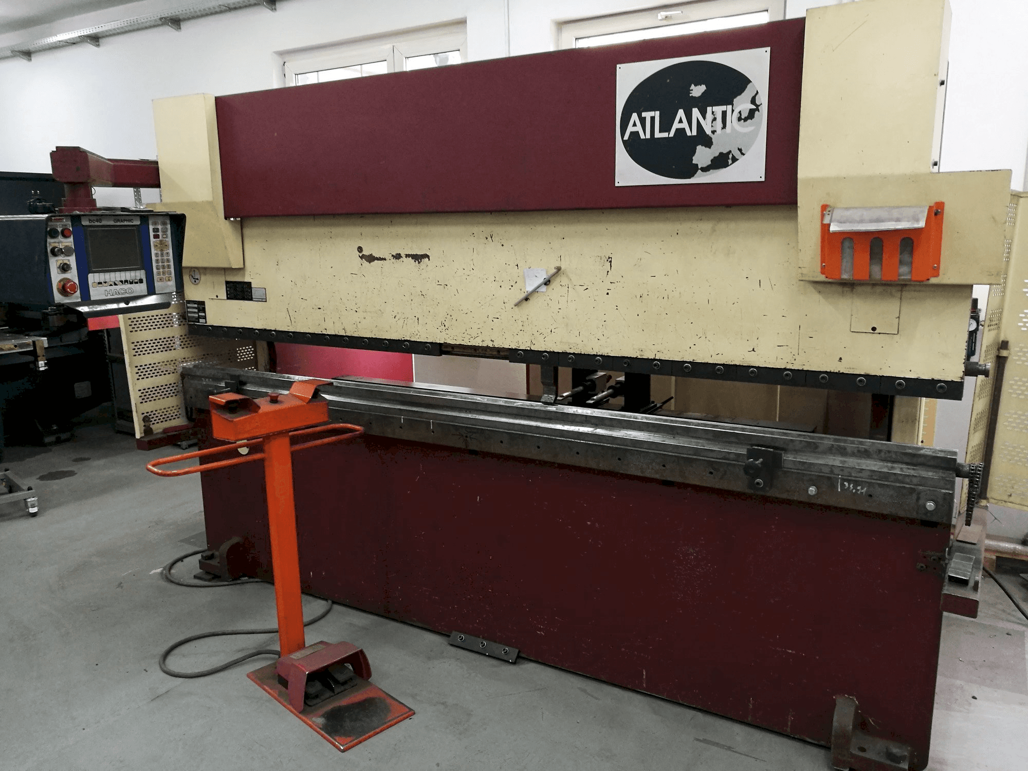 Front view of HACO ATLANTIC HPE 30100 machine